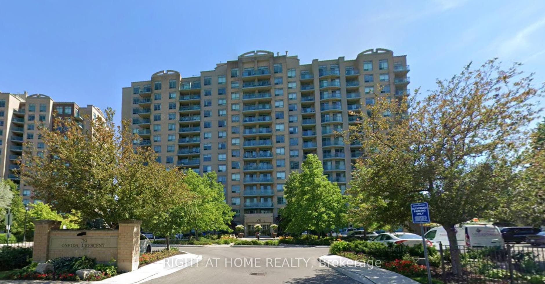 39 Oneida Crescent Unit 1121, Richmond Hill, ON L4B 4T9 - Photo 1