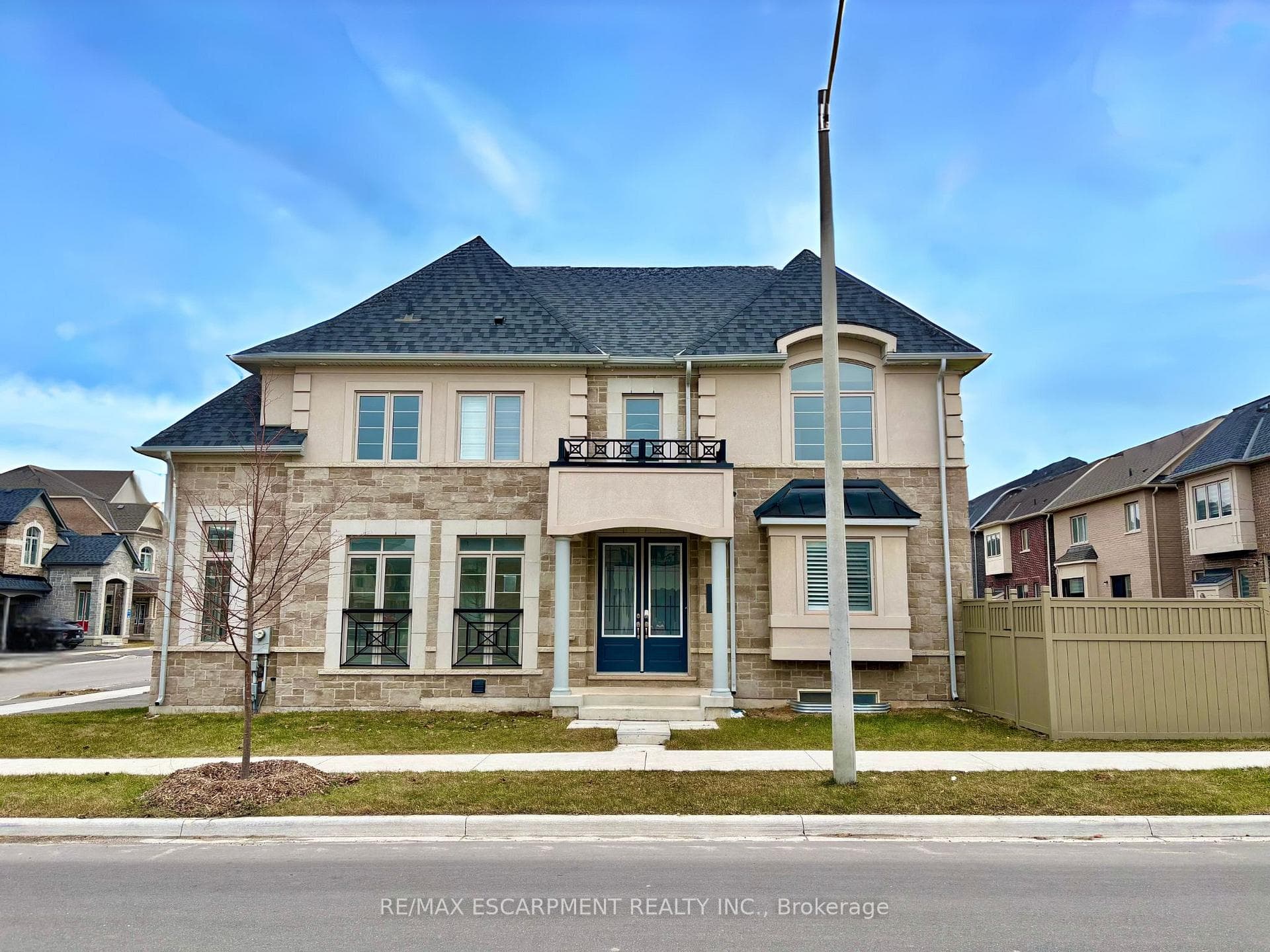 3923 Koenig Road, Burlington, ON L7M 0Z8 - Photo 1