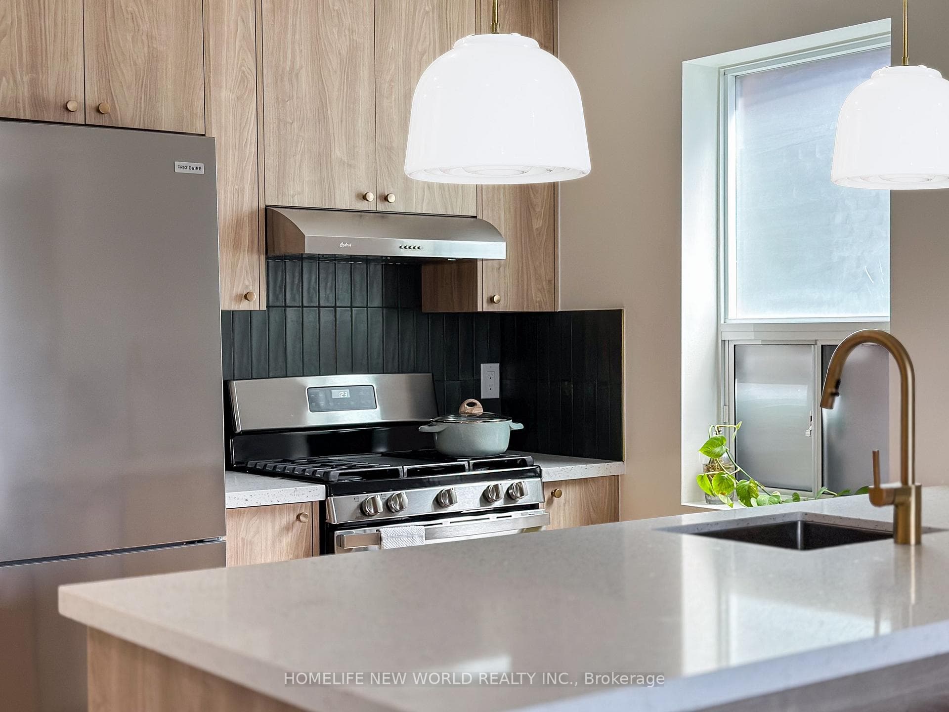 Newly renovated kitchen! Gas stove!