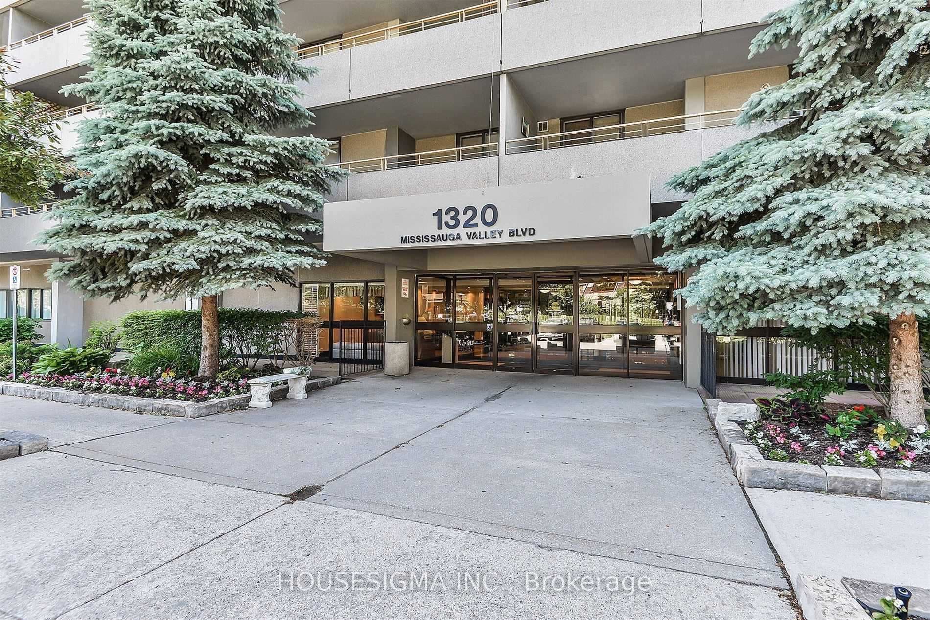 1320 Mississauga Valley Boulevard Unit 101, Mississauga, ON L5A 3S9 - Photo 1