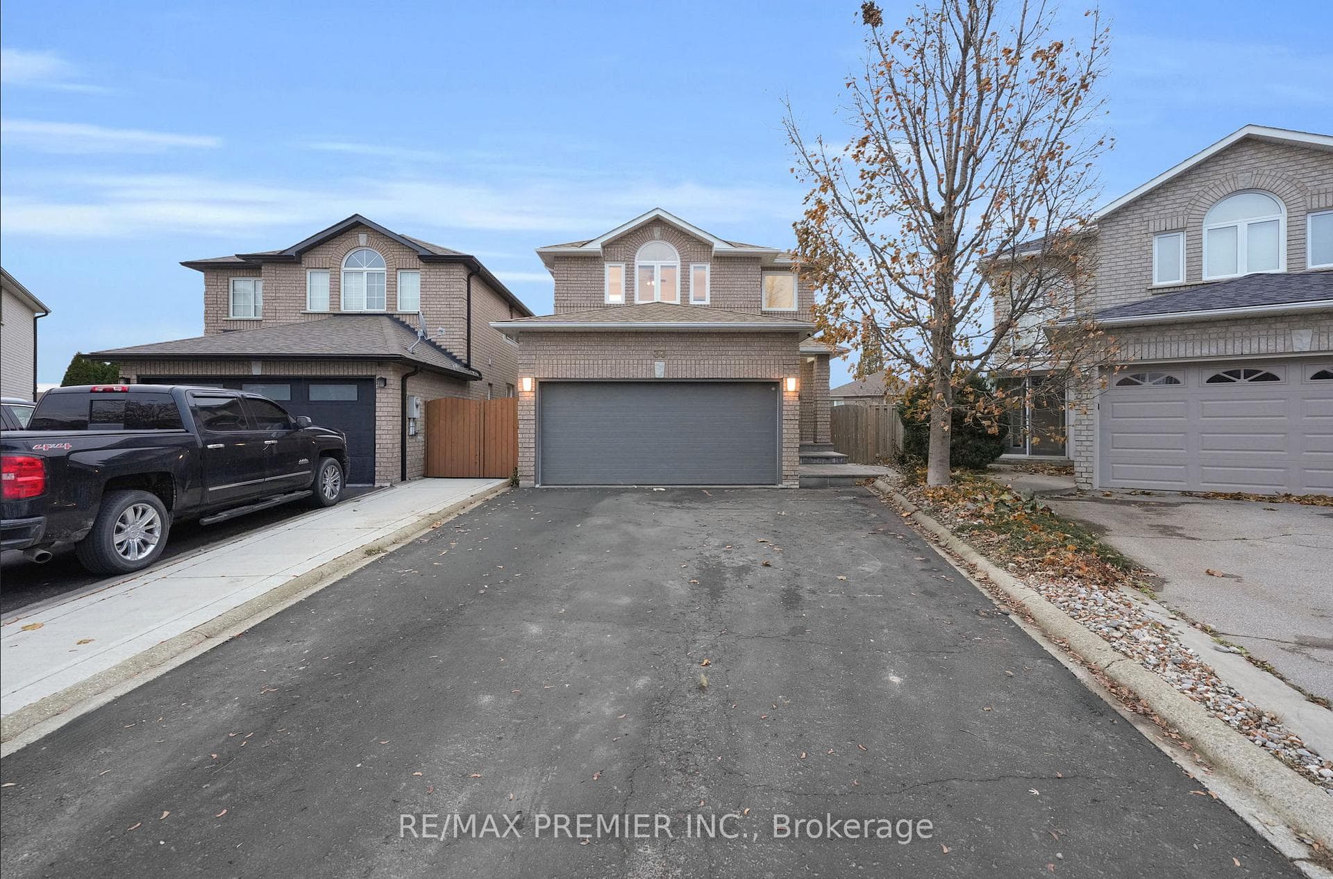 33 Topaz Court, Vaughan, ON L6A 2X2 - Photo 1
