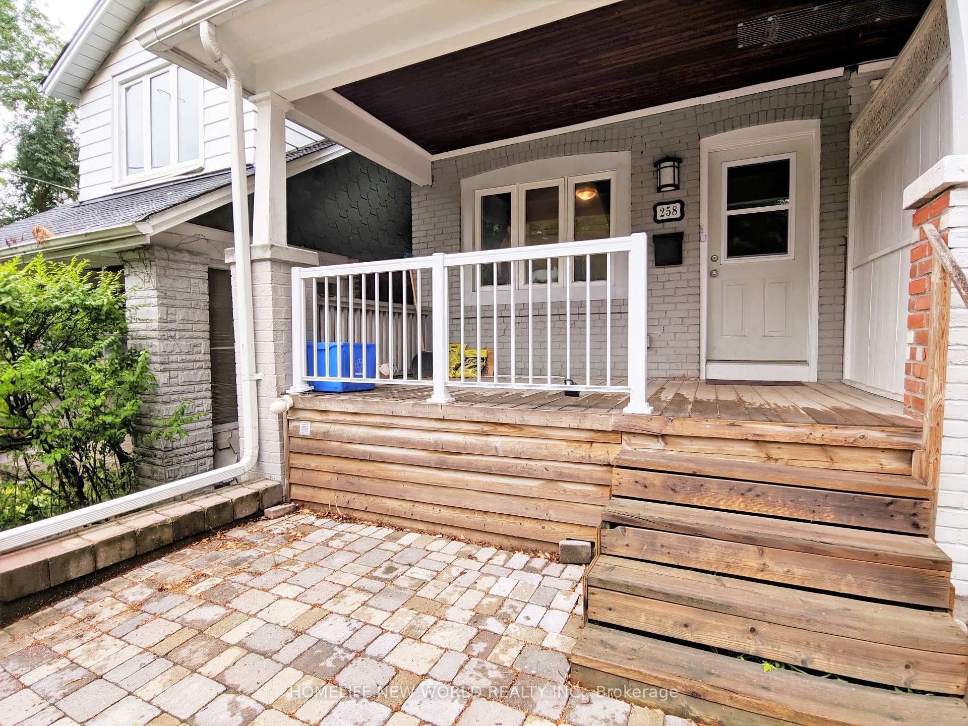 258 Kenilworth Avenue Unit 2, The Beaches / Upper Beaches, ON M4L 3S8 - Photo 1