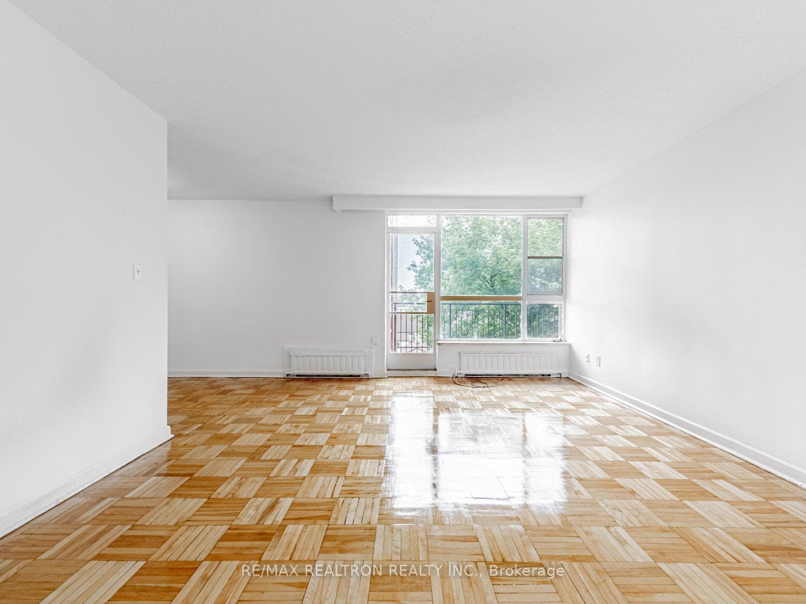 165 Cosburn Avenue Unit 315, Danforth / East York, ON M4J 2L3 - Photo 1