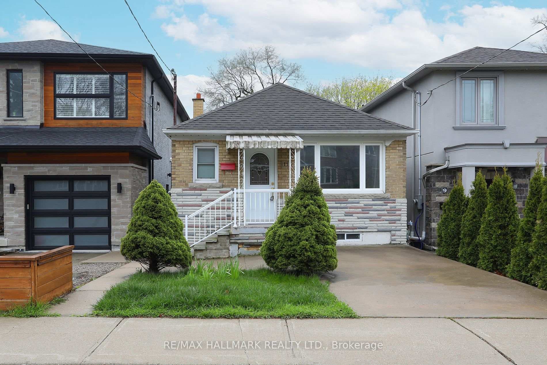 11 Adair Road Unit LOWER, Danforth / East York, ON M4B 1V4 - Photo 1