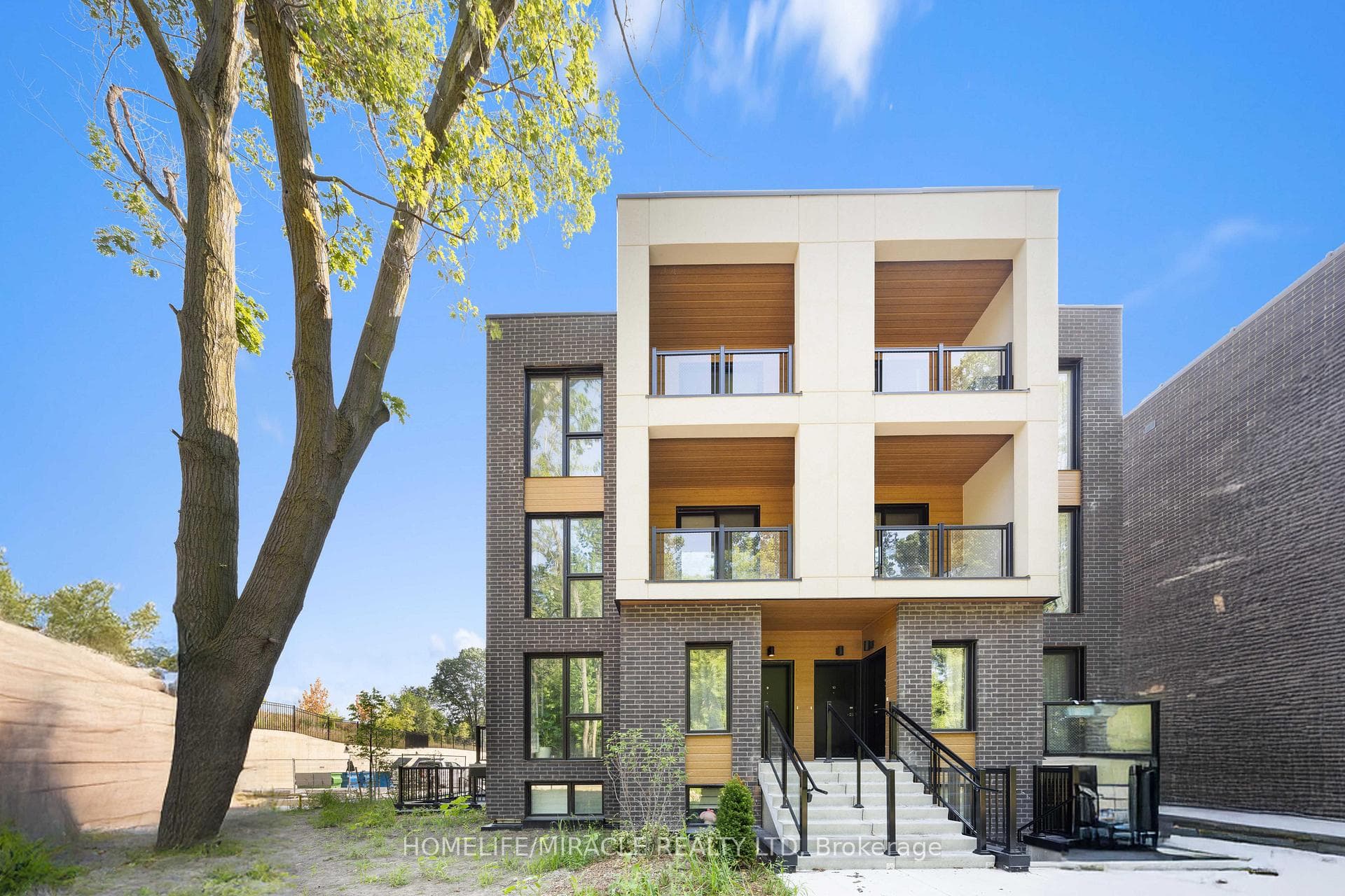 174 Clonmore Drive Unit 9, Birch Cliff / Cliffside, ON M1N 0B9 - Photo 1