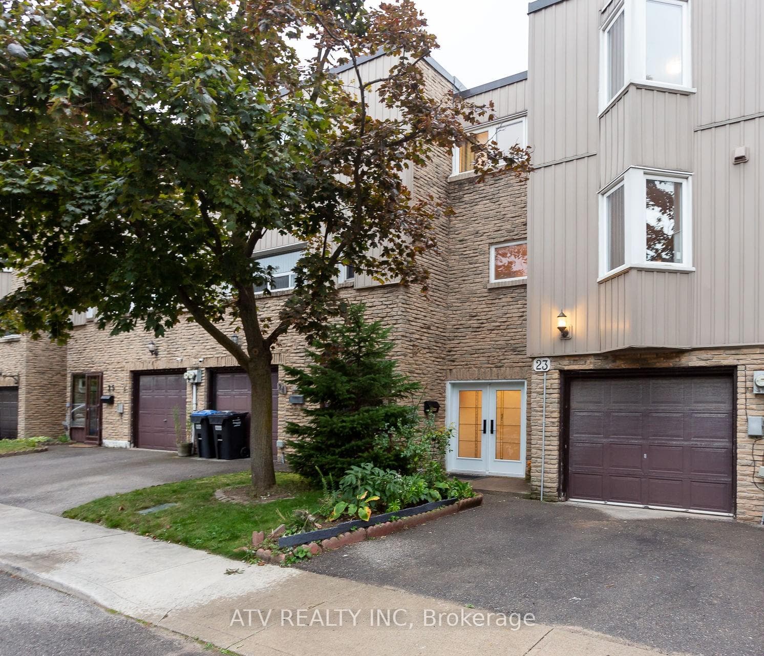 400 Bloor Street Unit 23, Mississauga, ON L5A 3M8 - Photo 1