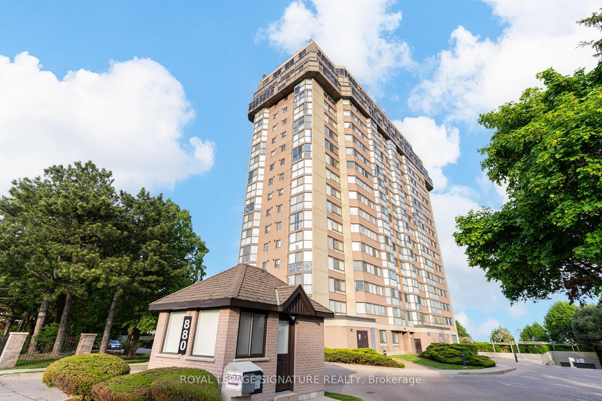880 Dundas Street Unit 405, Mississauga, ON L5C 4H3 - Photo 1