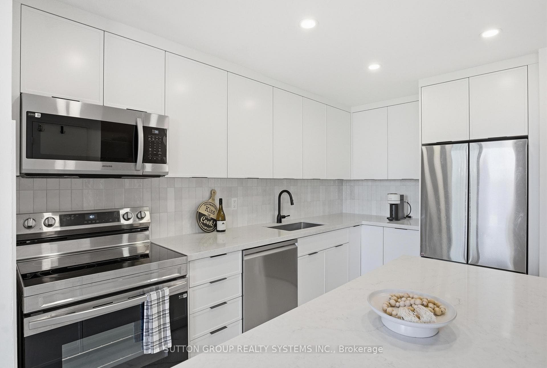 60 Southport Street Unit 304, High Park / Junction / Roncesvalles, ON M6S 3N4 - Photo 1