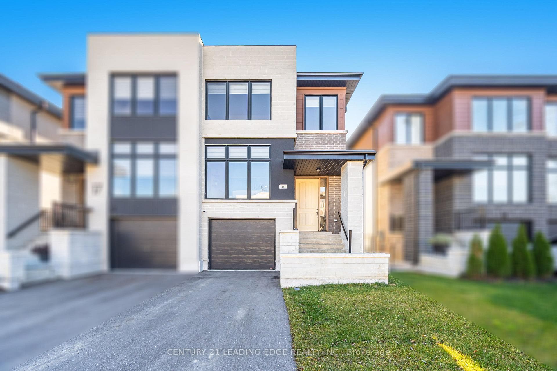 15 Direzze Court, Richmond Hill, ON L4C 5T8 - Photo 1
