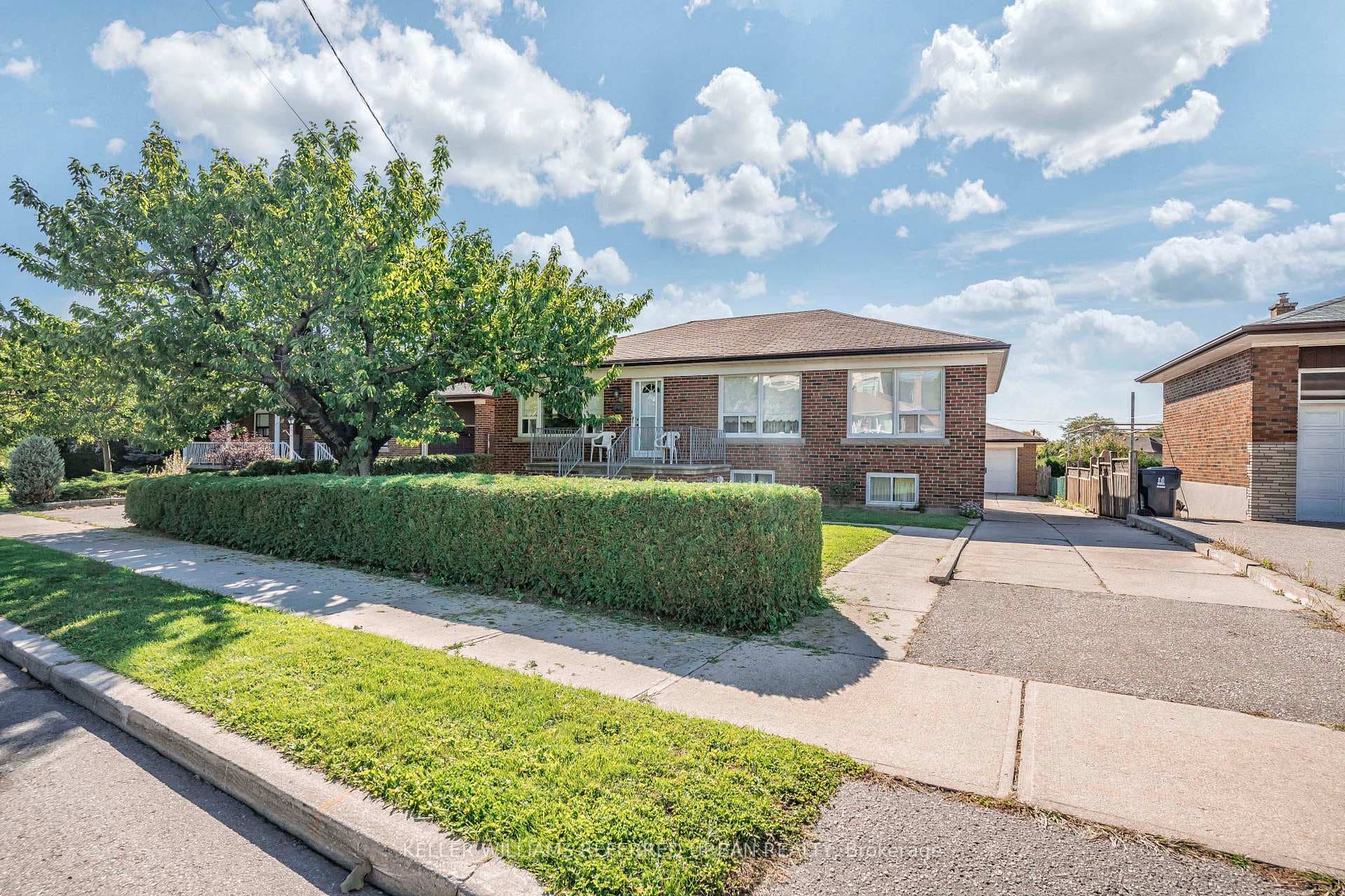 12 Erie Street Unit Main, York / Weston, ON M6L 2P7 - Photo 1