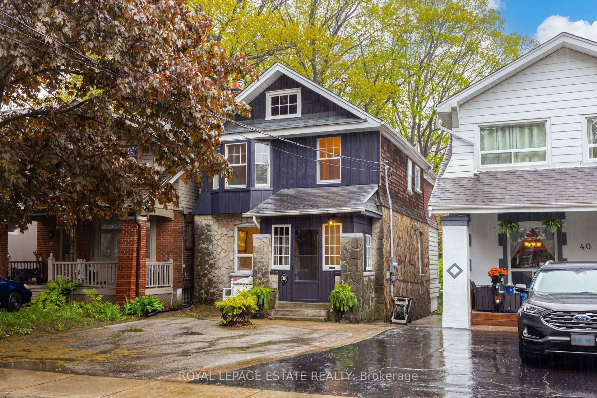 38 Queensbury Avenue, Birch Cliff / Cliffside
