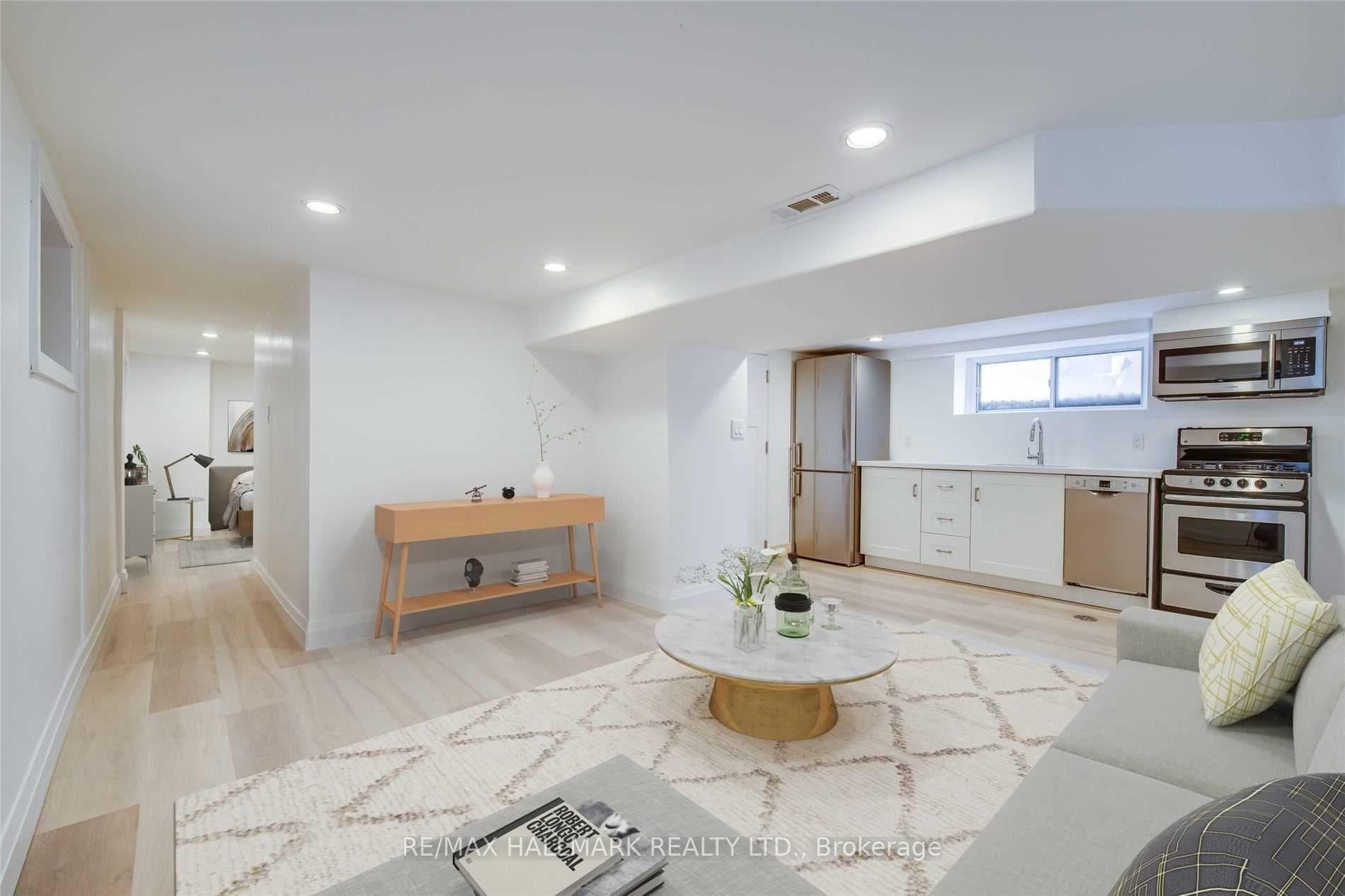 24 Barrington Avenue, The Beaches / Upper Beaches, ON M4C 4Y7 - Photo 1