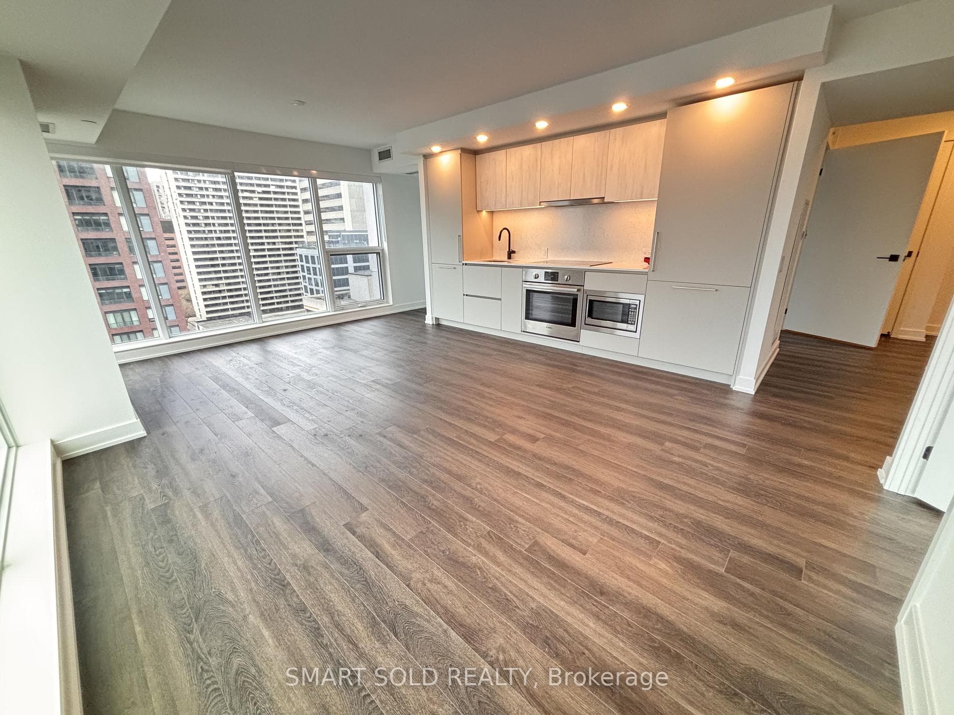 603 Sherbourne Street Unit 1402, Regent Park / Cabbagetown / St. James Town, ON M4X 1K7 - Photo 1