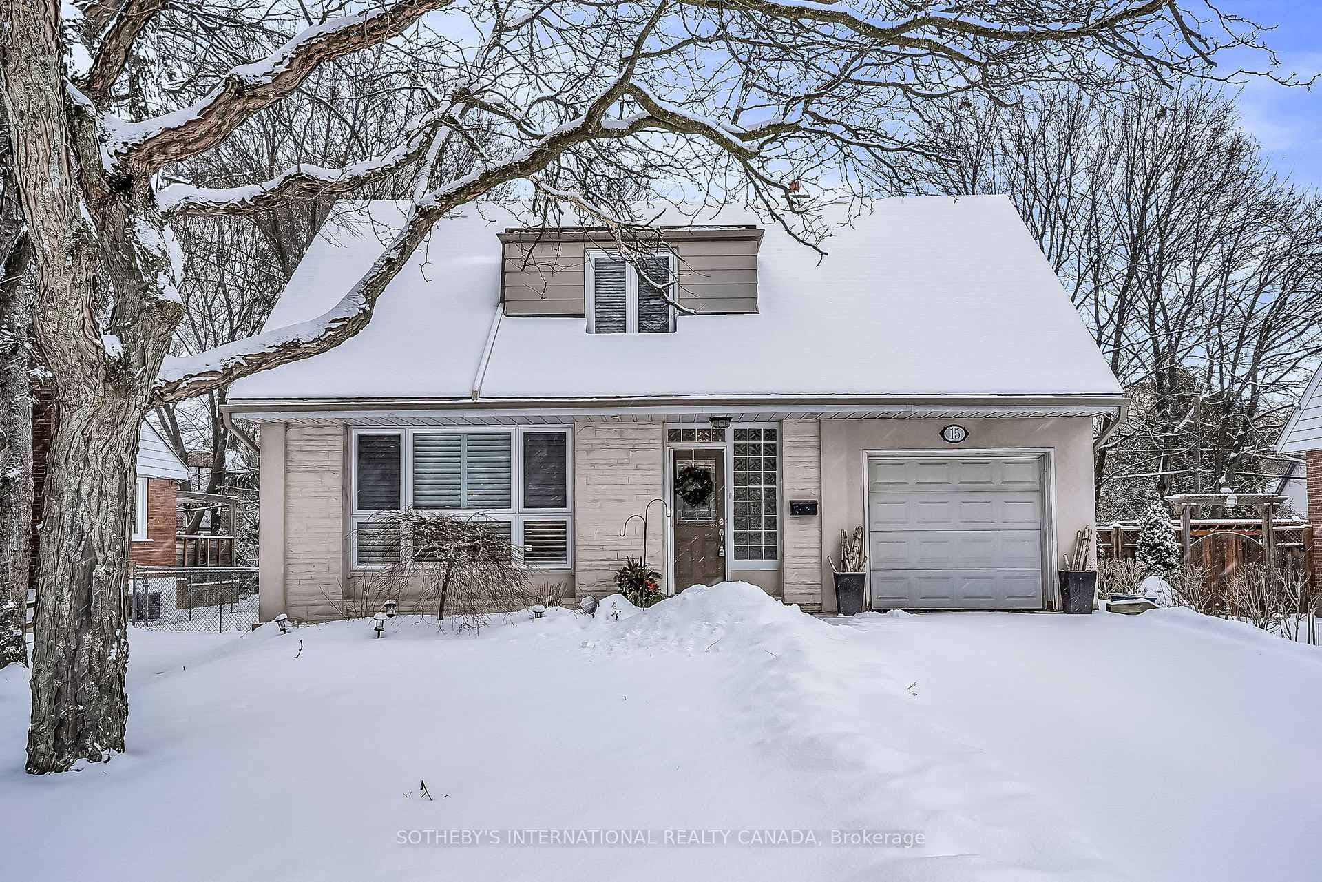15 Addison Crescent, Don Mills / Parkwoods / Victoria Village, ON M3B 1K7 - Photo 1