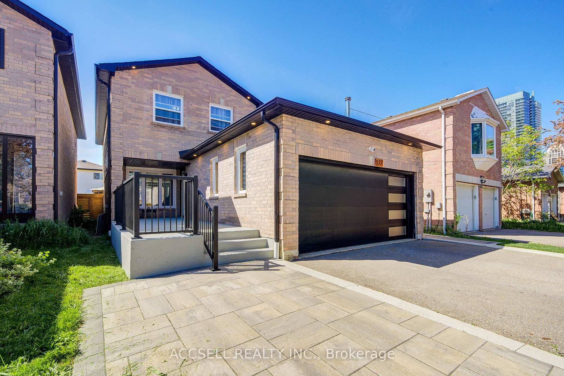 527 Wallenberg Crescent, Mississauga, ON L5B 3L8 - Photo 1