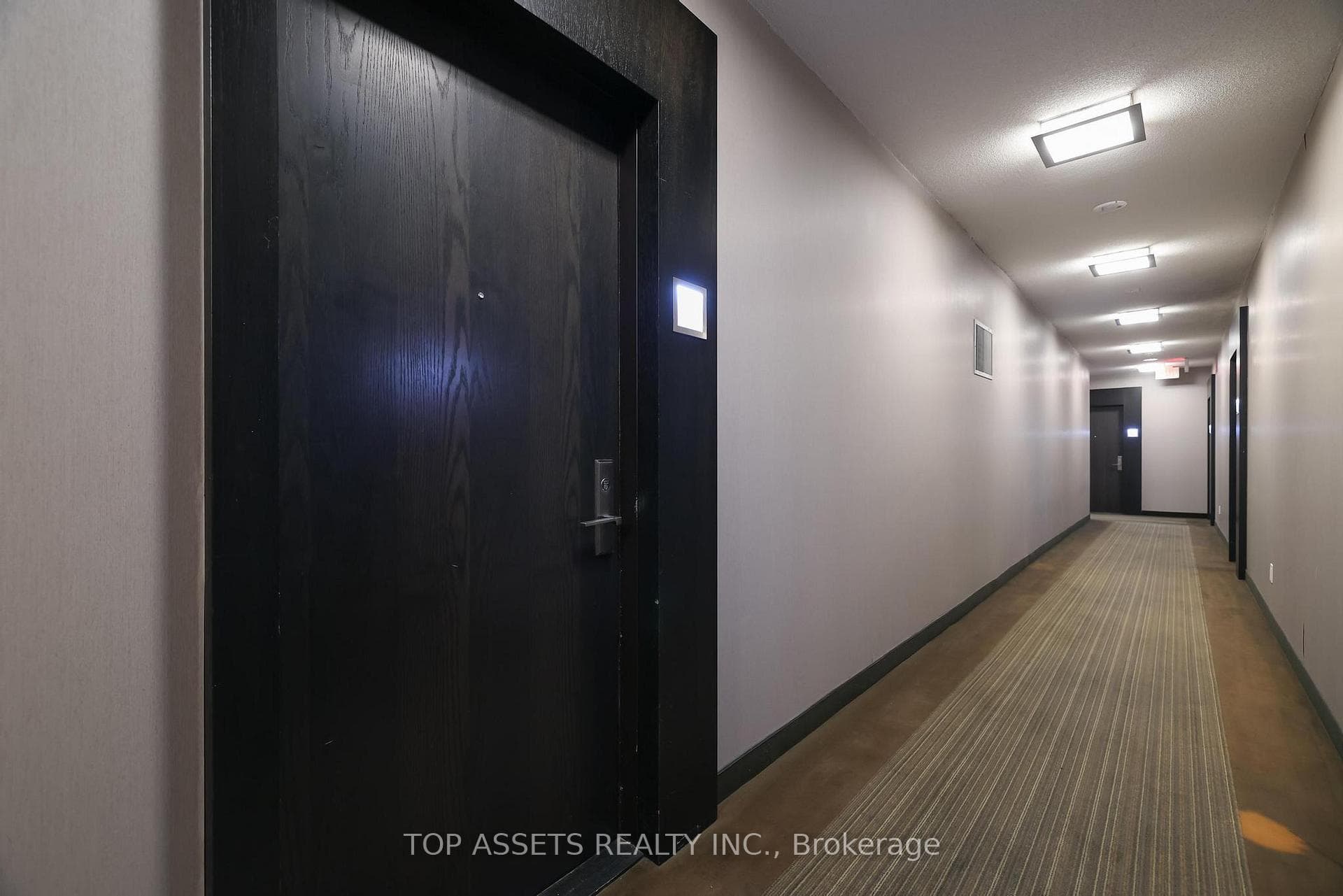 770 Bay Street Unit 1613, Downtown Toronto / Waterfront, ON M5G 0A6 - Photo 1