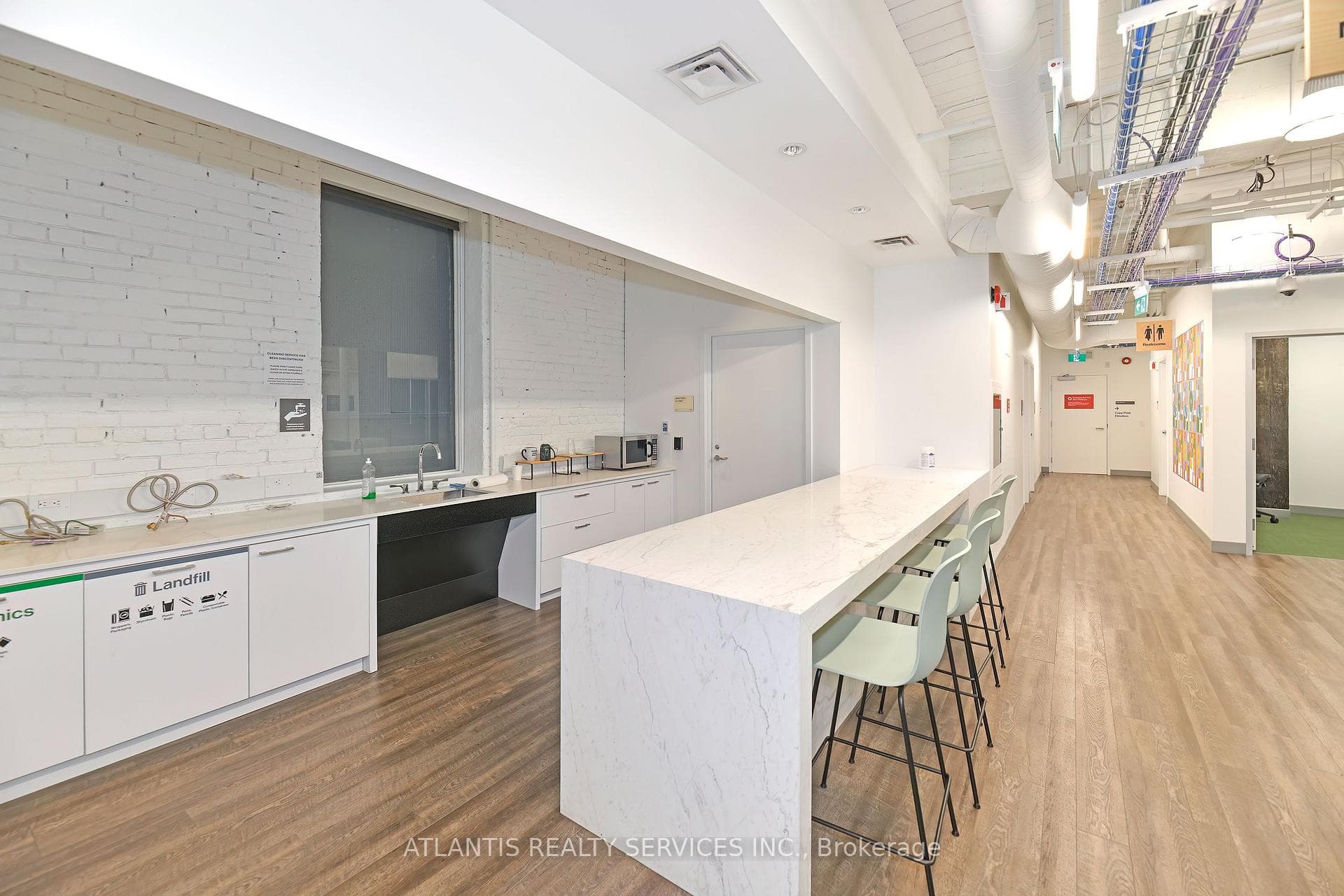 243 College Street Unit 300, Downtown Toronto / Waterfront, ON M5T 1R5 - Photo 1
