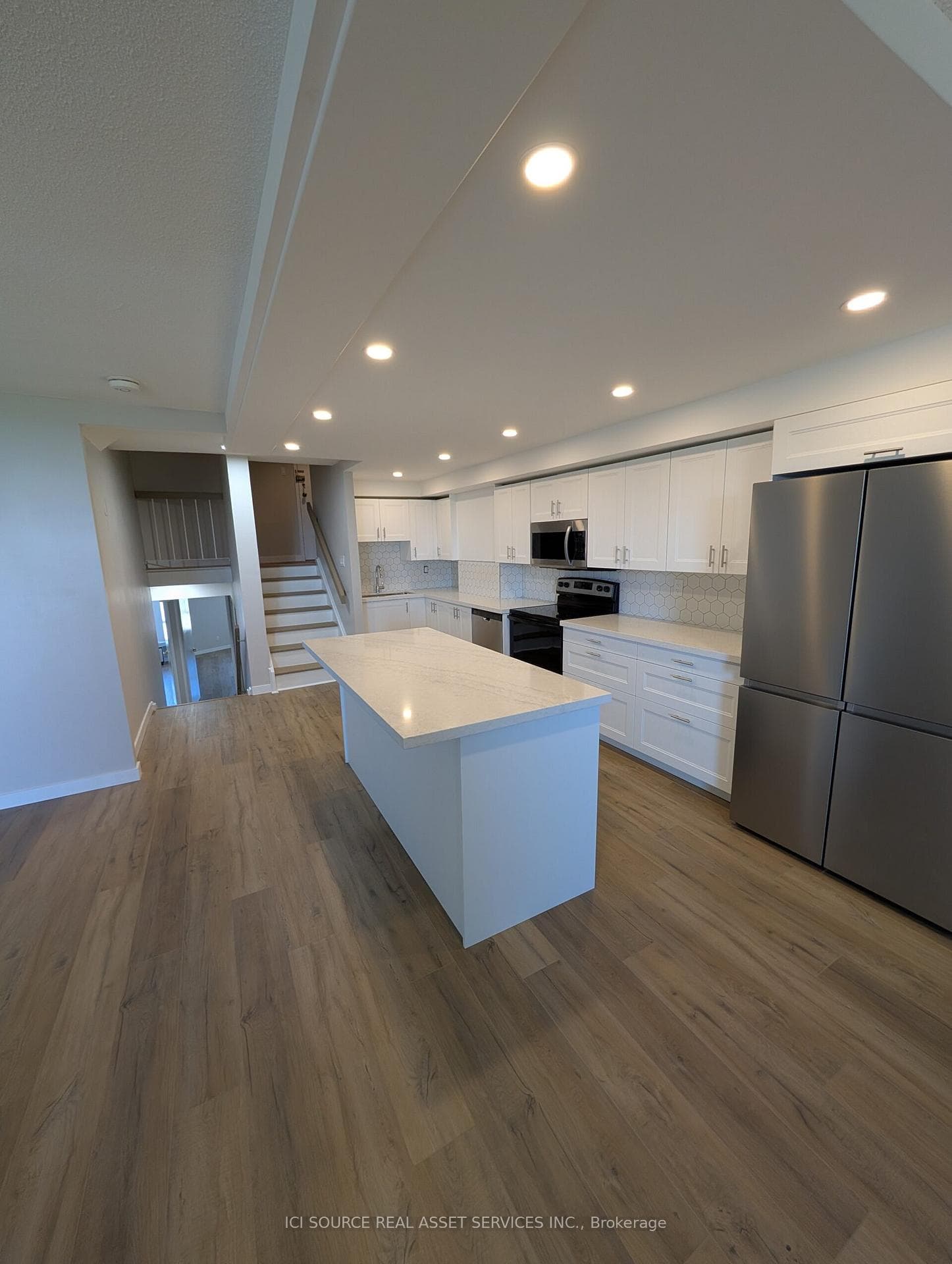 284 Mill Road Unit E3, Etobicoke (Islington / Rexdale), ON M9C 4W6 - Photo 1