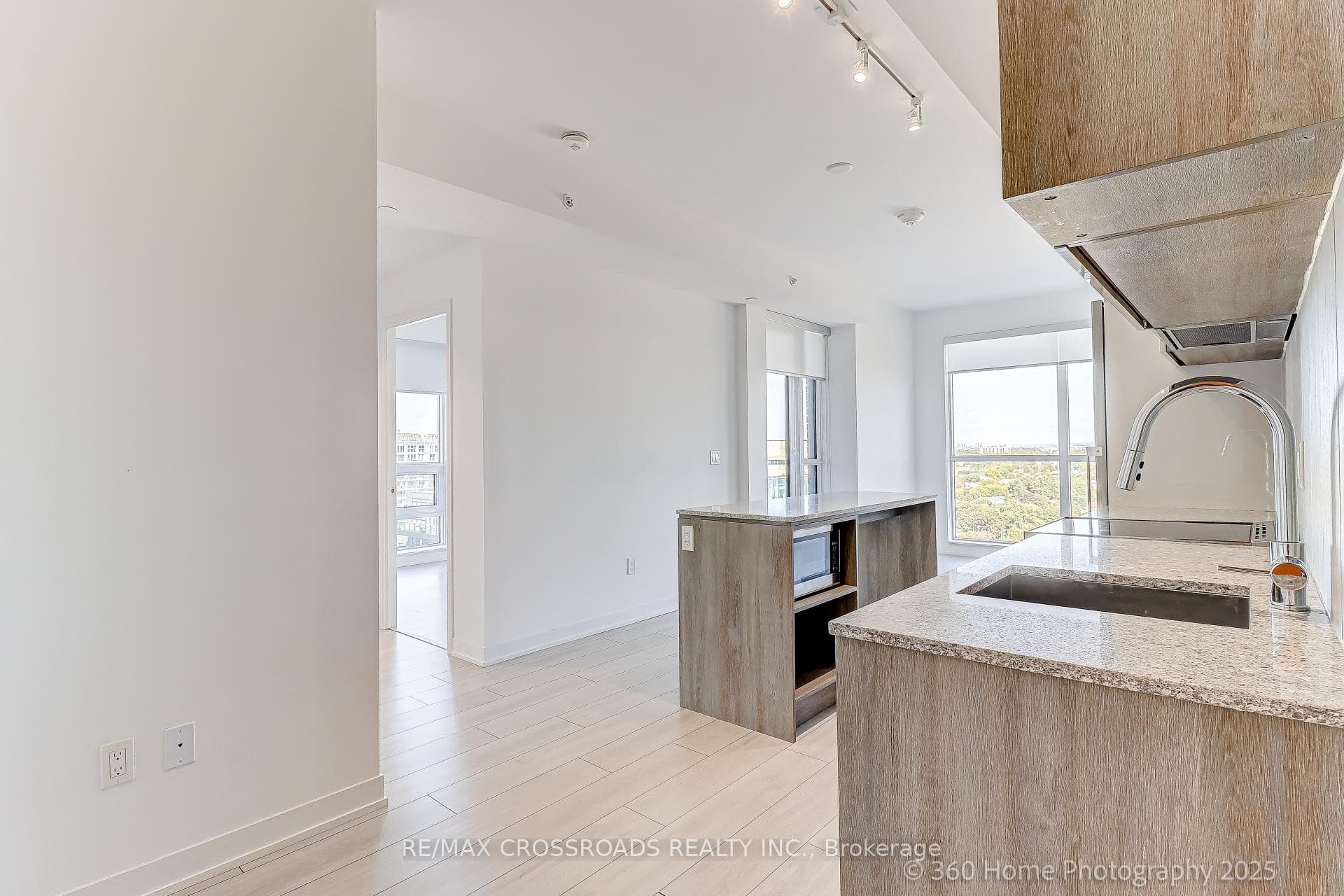 31 Tippett Road Unit 1306, North York (Bathurst Manor / Clanton Park), ON M3H 0C8 - Photo 1
