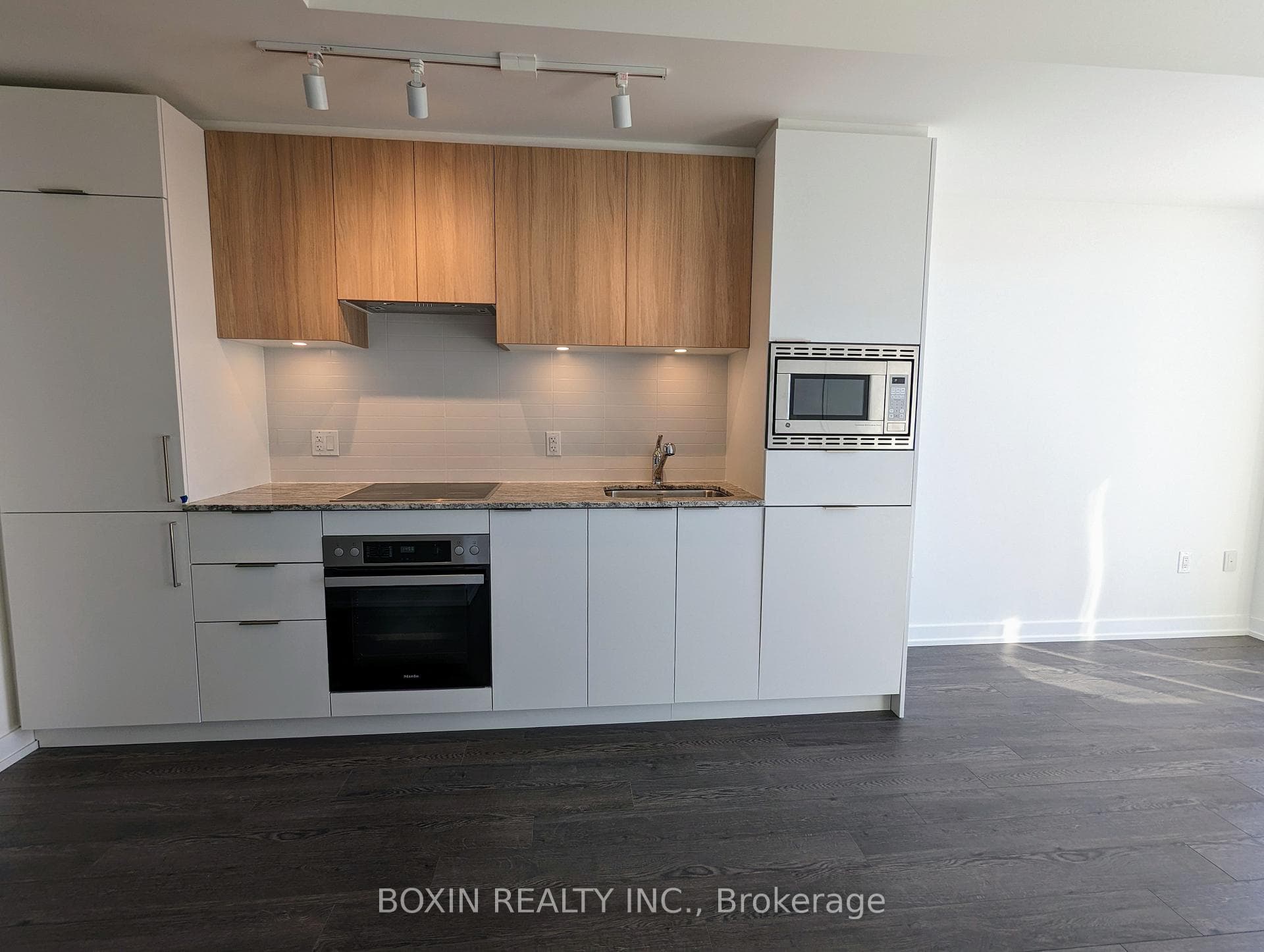 20 O'neill Road Unit 1421, Don Mills / Parkwoods / Victoria Village, ON M3C 0R2 - Photo 1