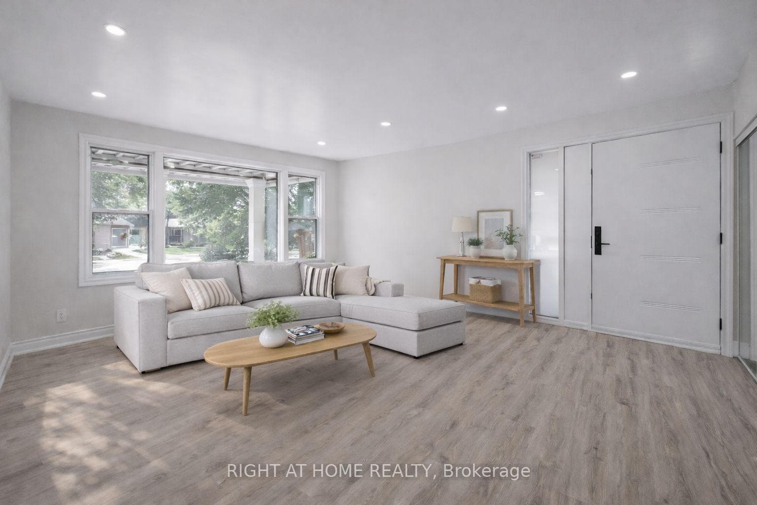 225 Essex Avenue, Richmond Hill, ON L4C 2C1 - Photo 1