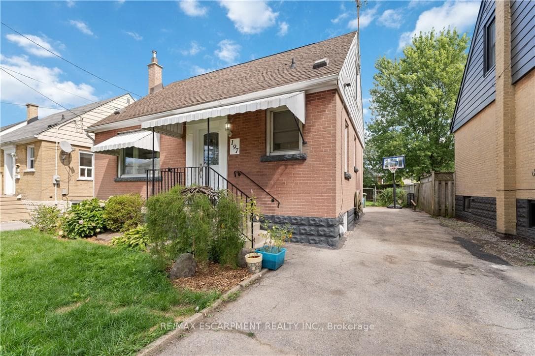 197 East 12th Street, Hamilton, ON L9A 3X5 - Photo 1
