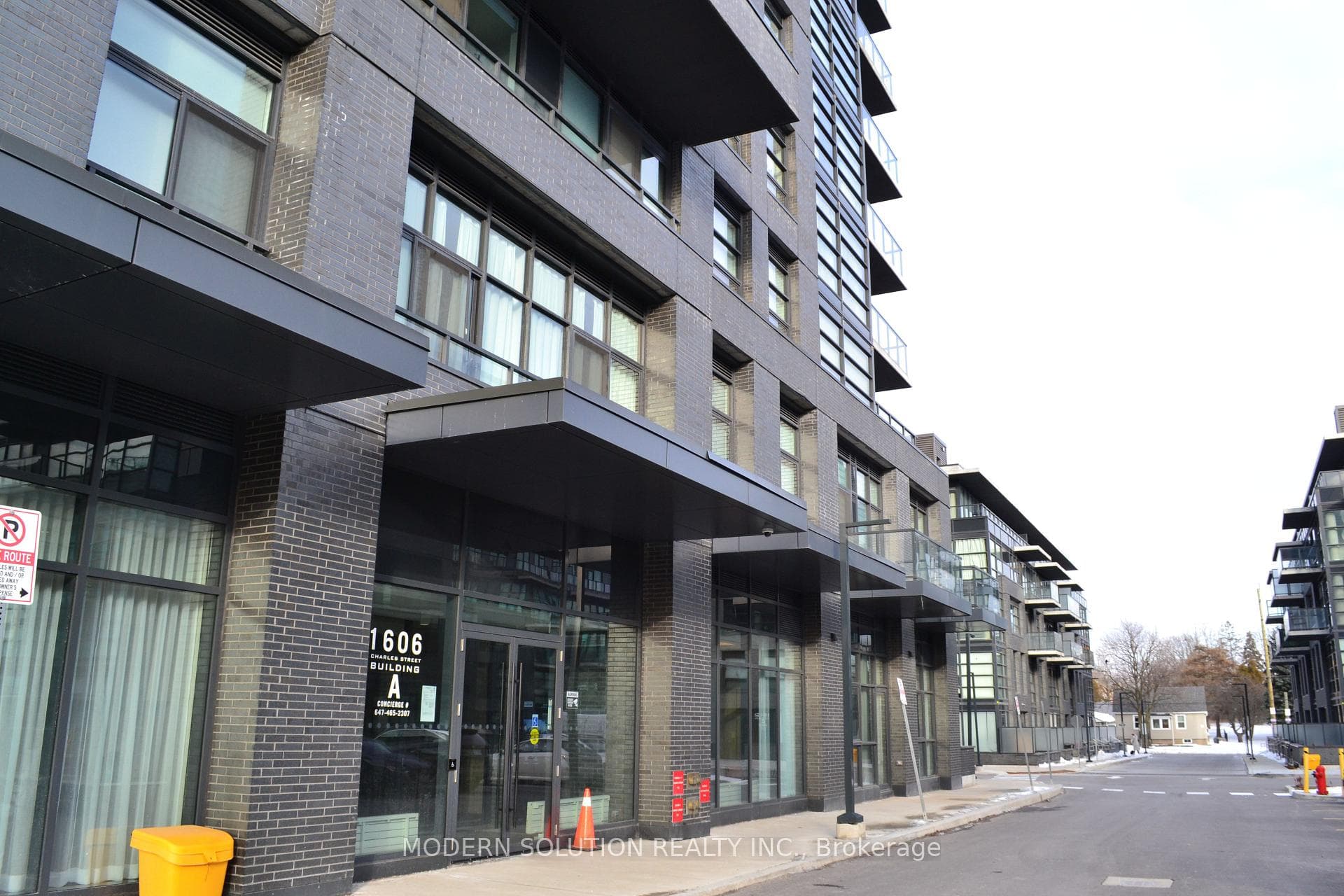 1606 Charles Street Unit 103, Whitby, ON L1N 0P1 - Photo 1