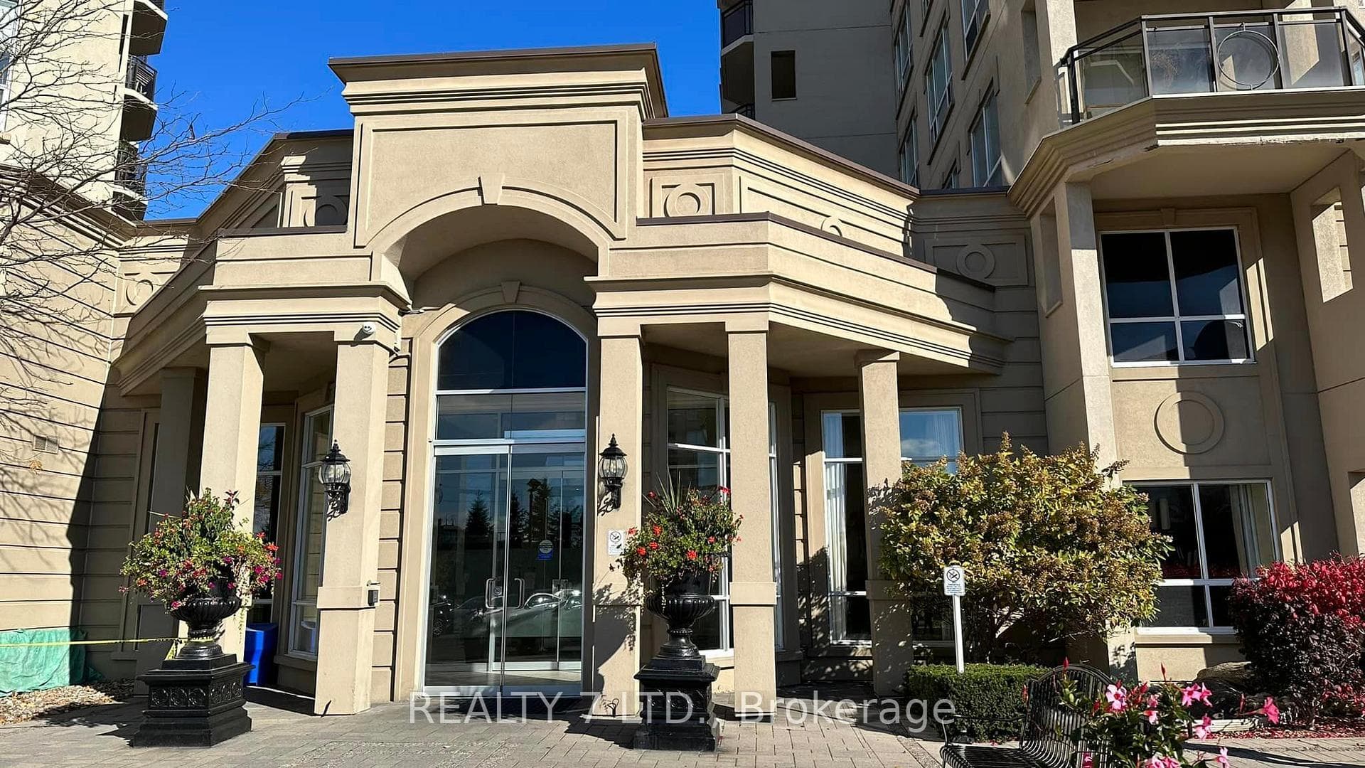 8 Maison Park Court Unit Ph808, Vaughan