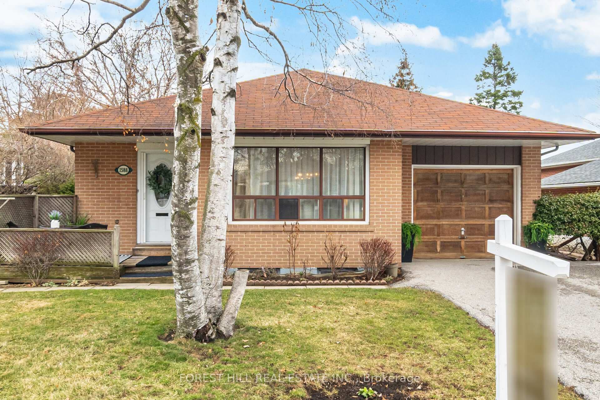 1588 Hobbs Crescent, Mississauga, ON L5J 3R9 - Photo 1