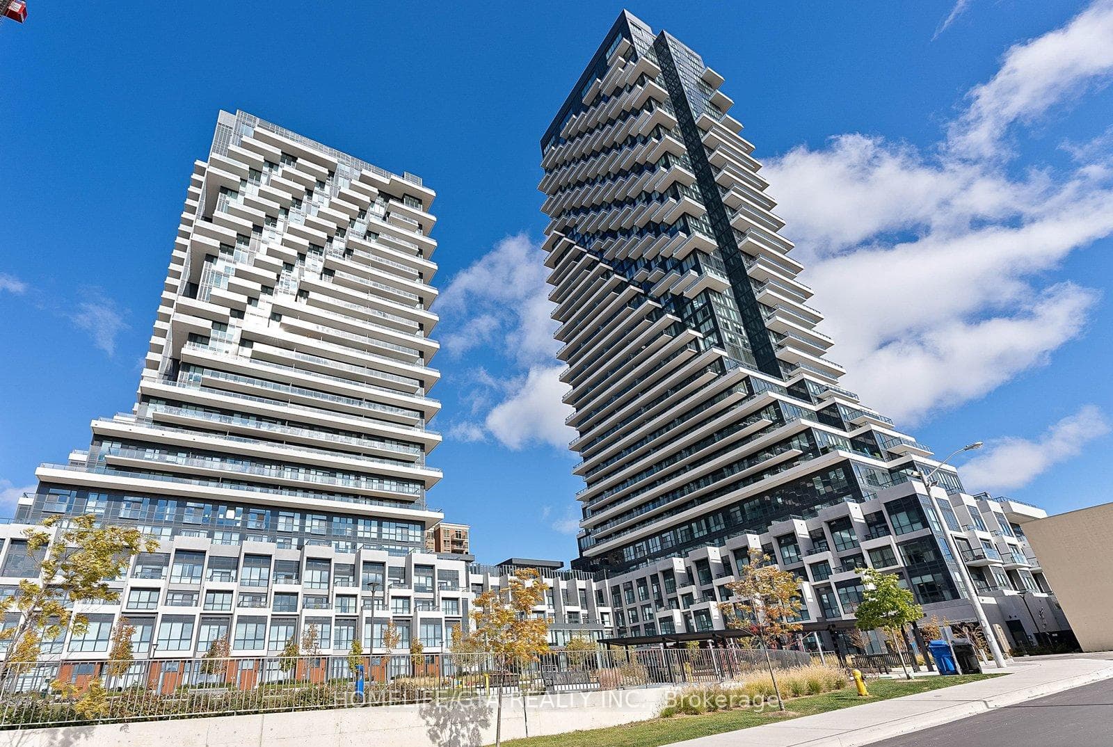 20 Inn On The Park Drive Unit 734, Don Mills / Parkwoods / Victoria Village, ON M3C 0P8 - Photo 1