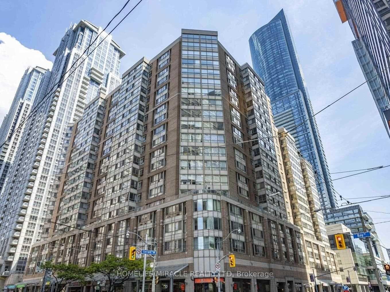 717 Bay Street Unit 1907, Downtown Toronto / Waterfront, ON M5G 2J9 - Photo 1