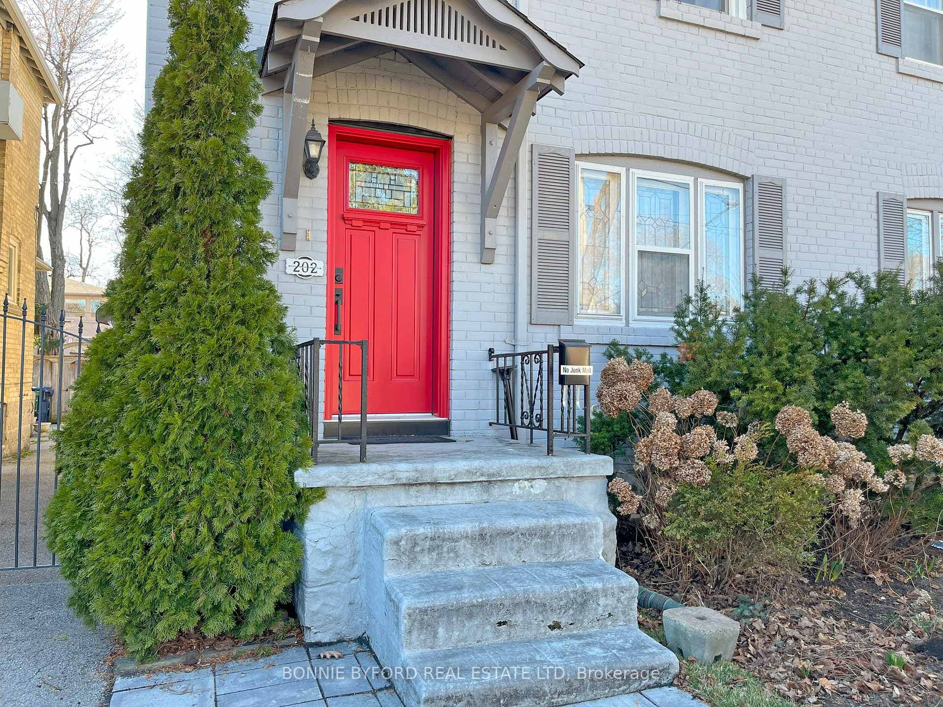 202 Airdrie Road, Flemingdon Park / Don Mills, ON M4G 1M8 - Photo 1