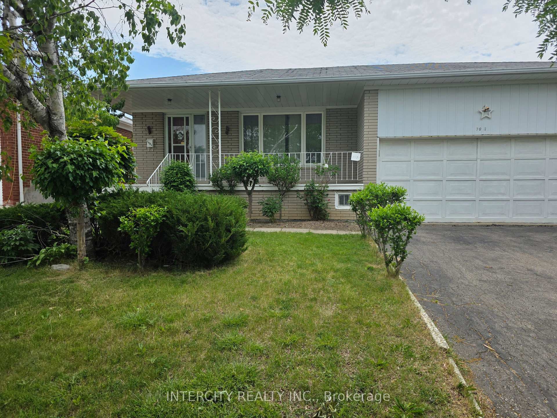 7030 Darcel Avenue, Mississauga, ON L4T 2W8 - Photo 1