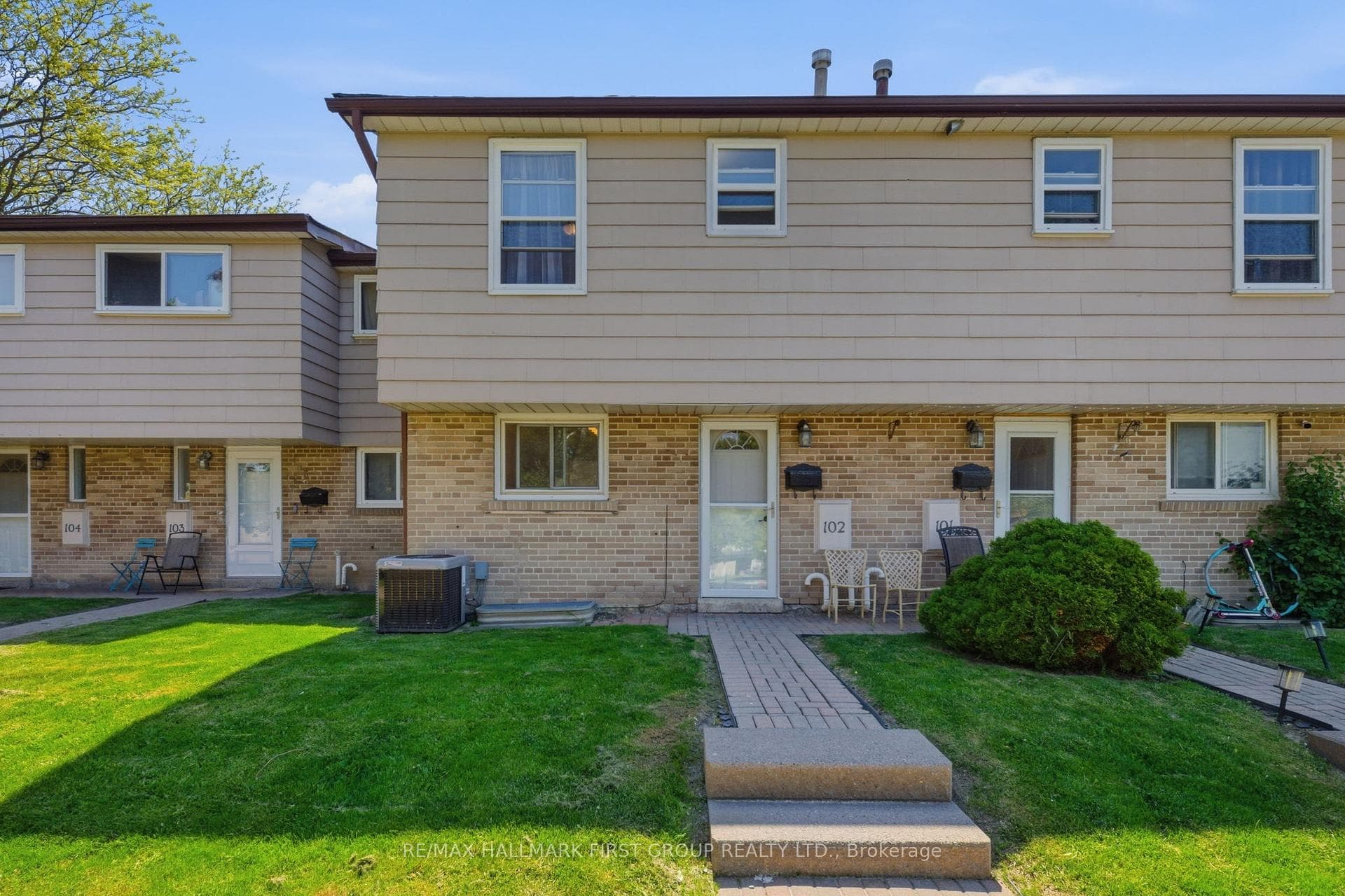 925 Bayly Street Unit 102, Pickering