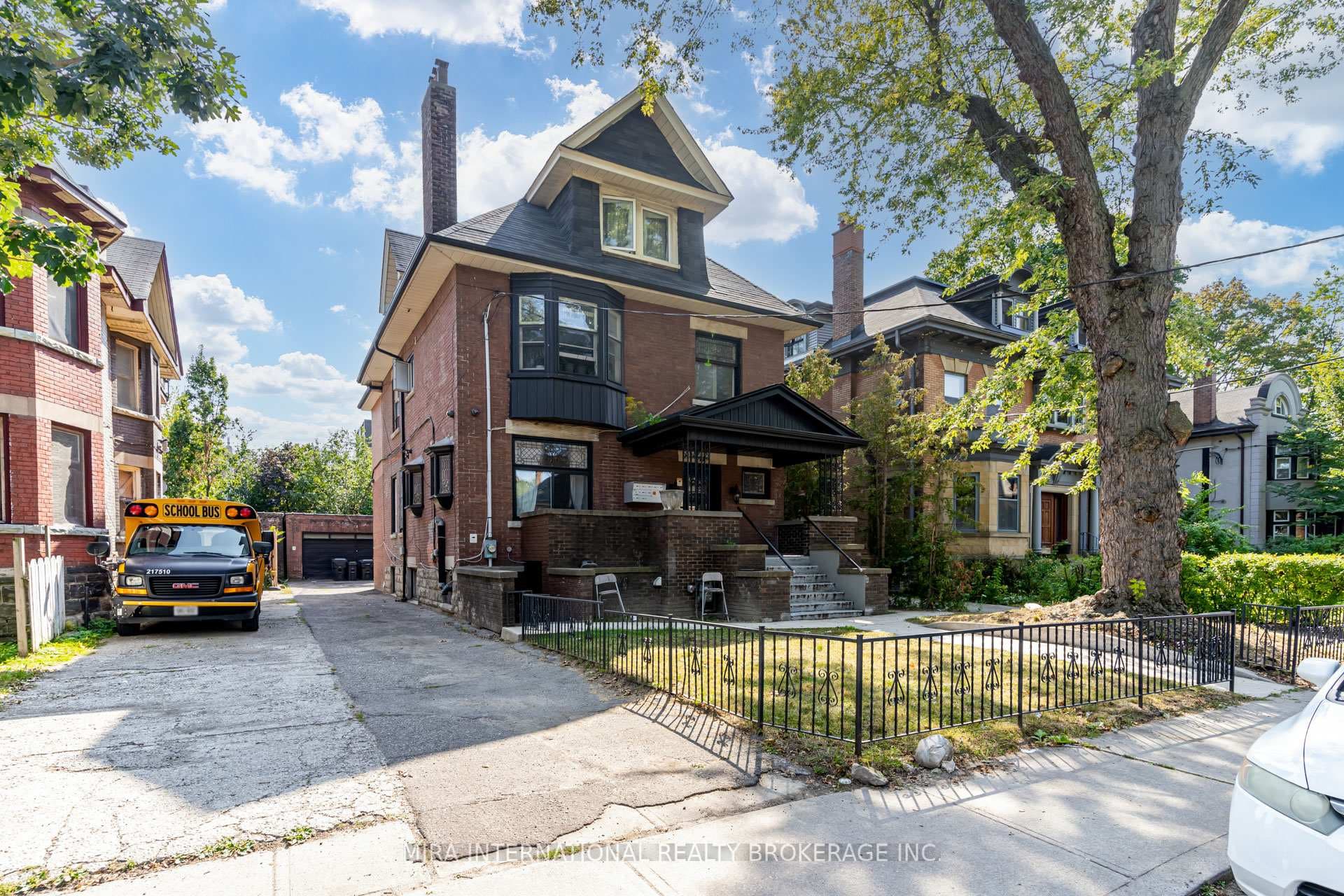 11 Laxton Avenue Unit 301, High Park / Junction / Roncesvalles, ON M6K 1K8 - Photo 1