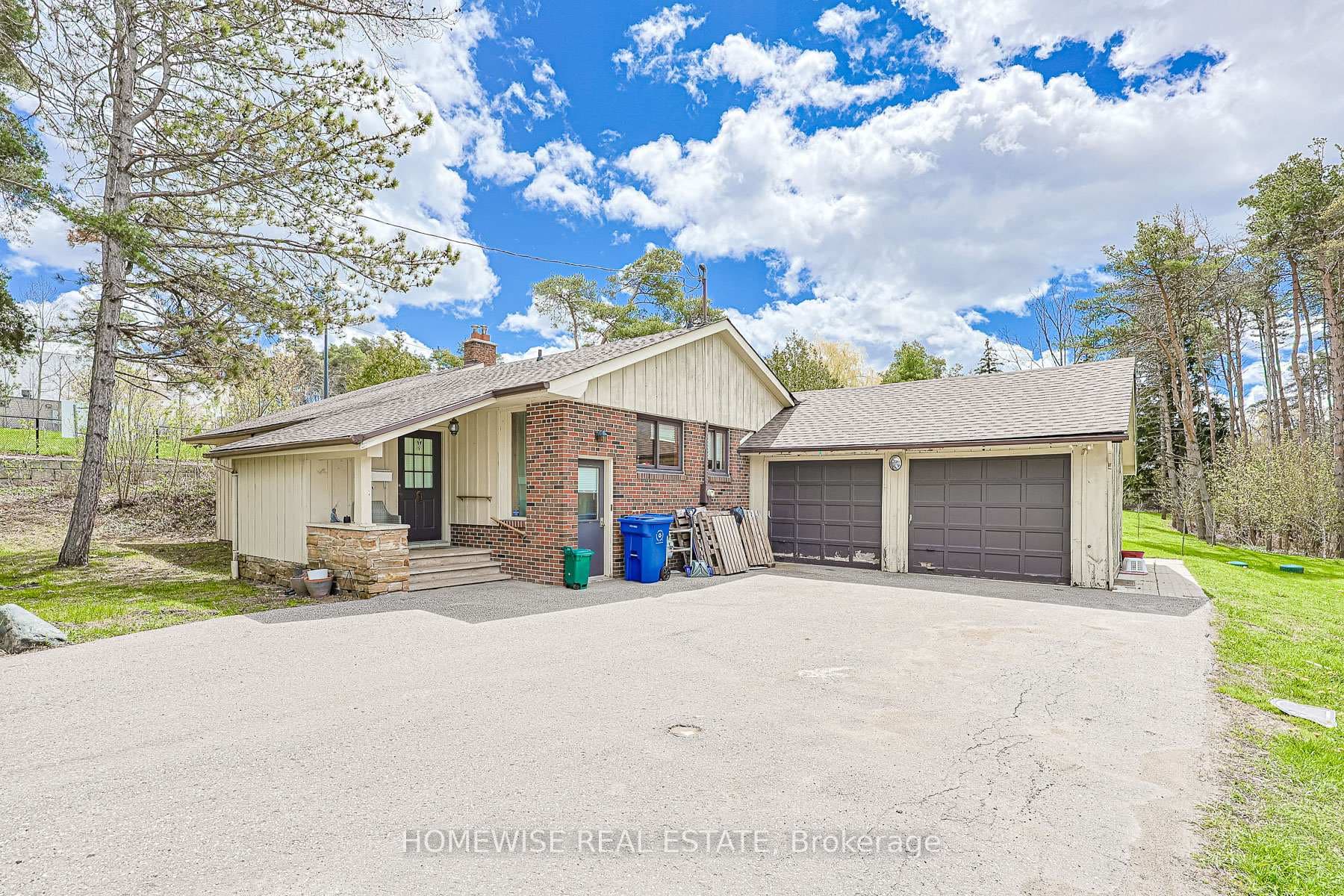 107 Ridge Road, Aurora