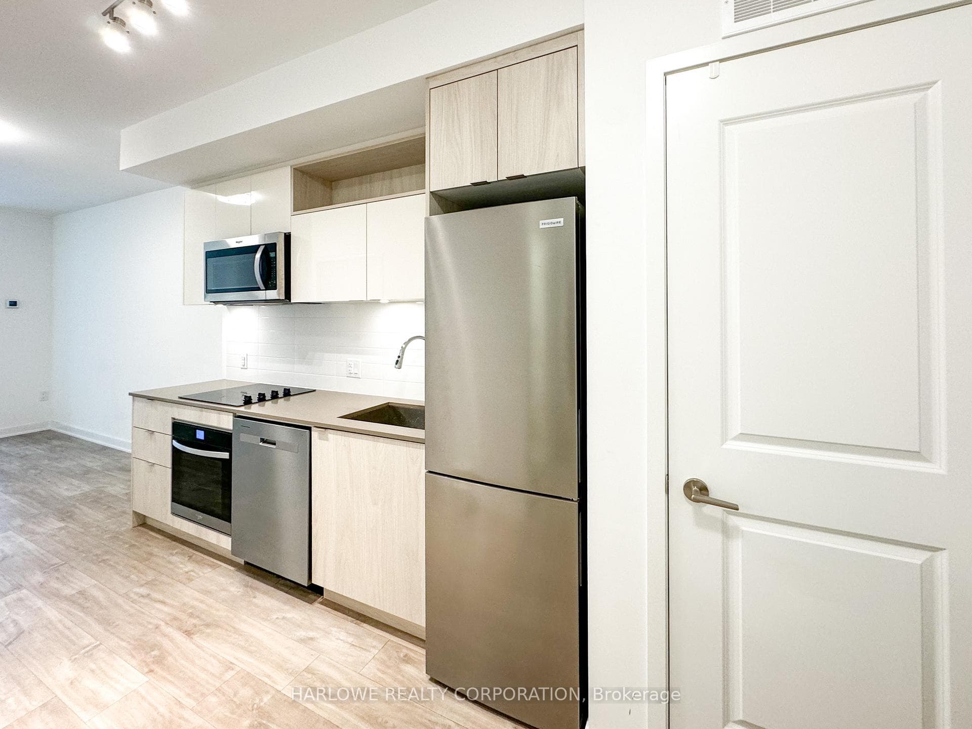 100 Dalhousie Street Unit 210, Toronto C08