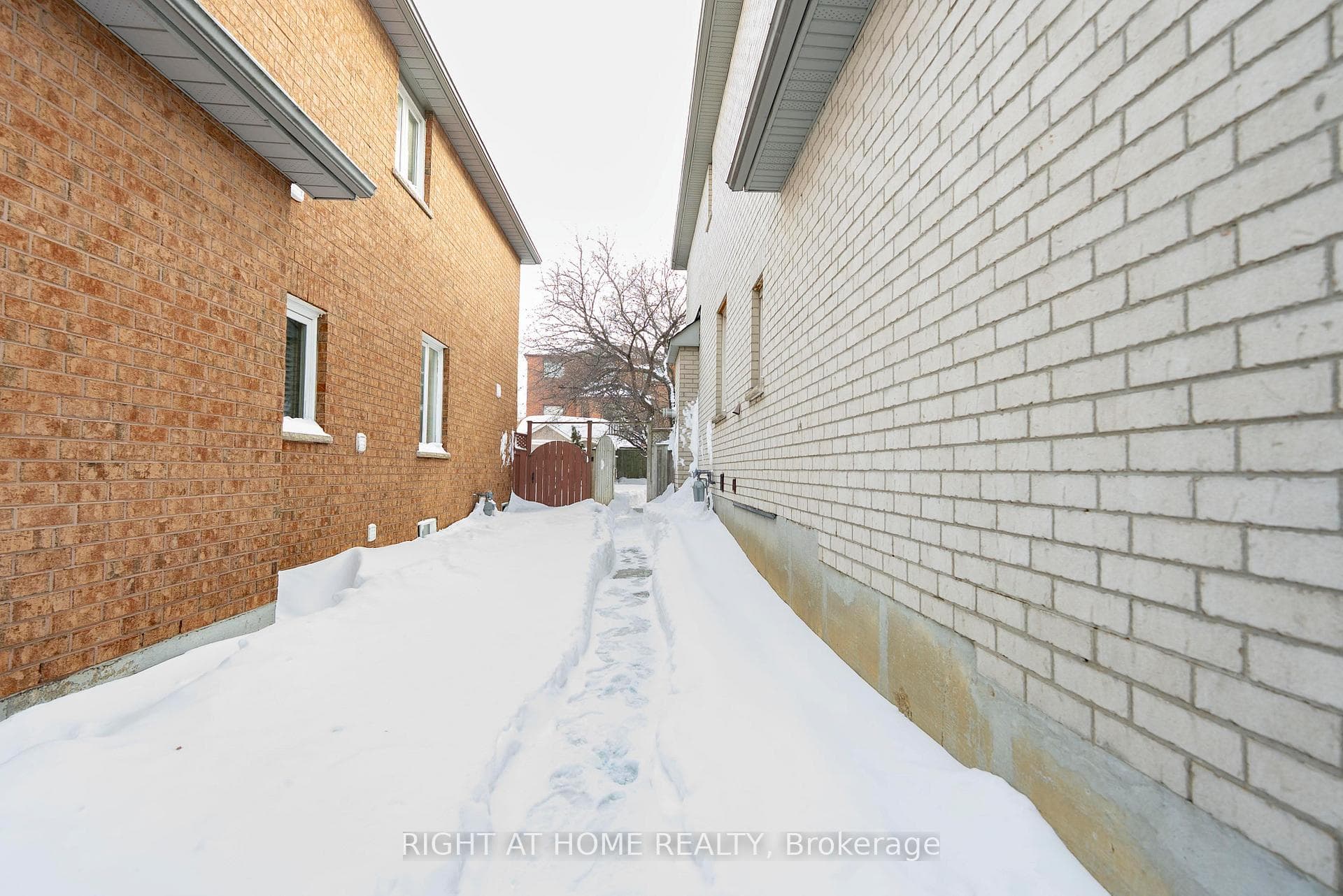 154 Bristol Road, Mississauga, ON L4Z 3V3 - Photo 1
