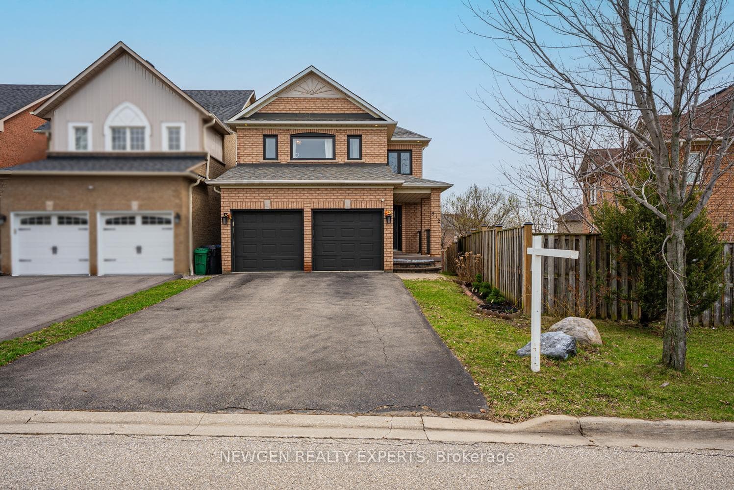 812 Knotty Pine Grove, Mississauga, ON L5W 1K5 - Photo 1