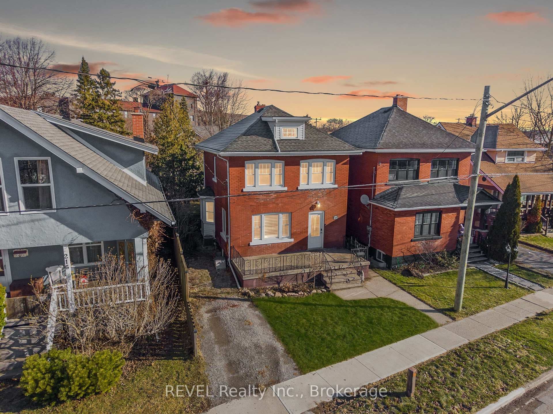 212 MAPLE Avenue, Welland, ON L3C 5G5 - Photo 1