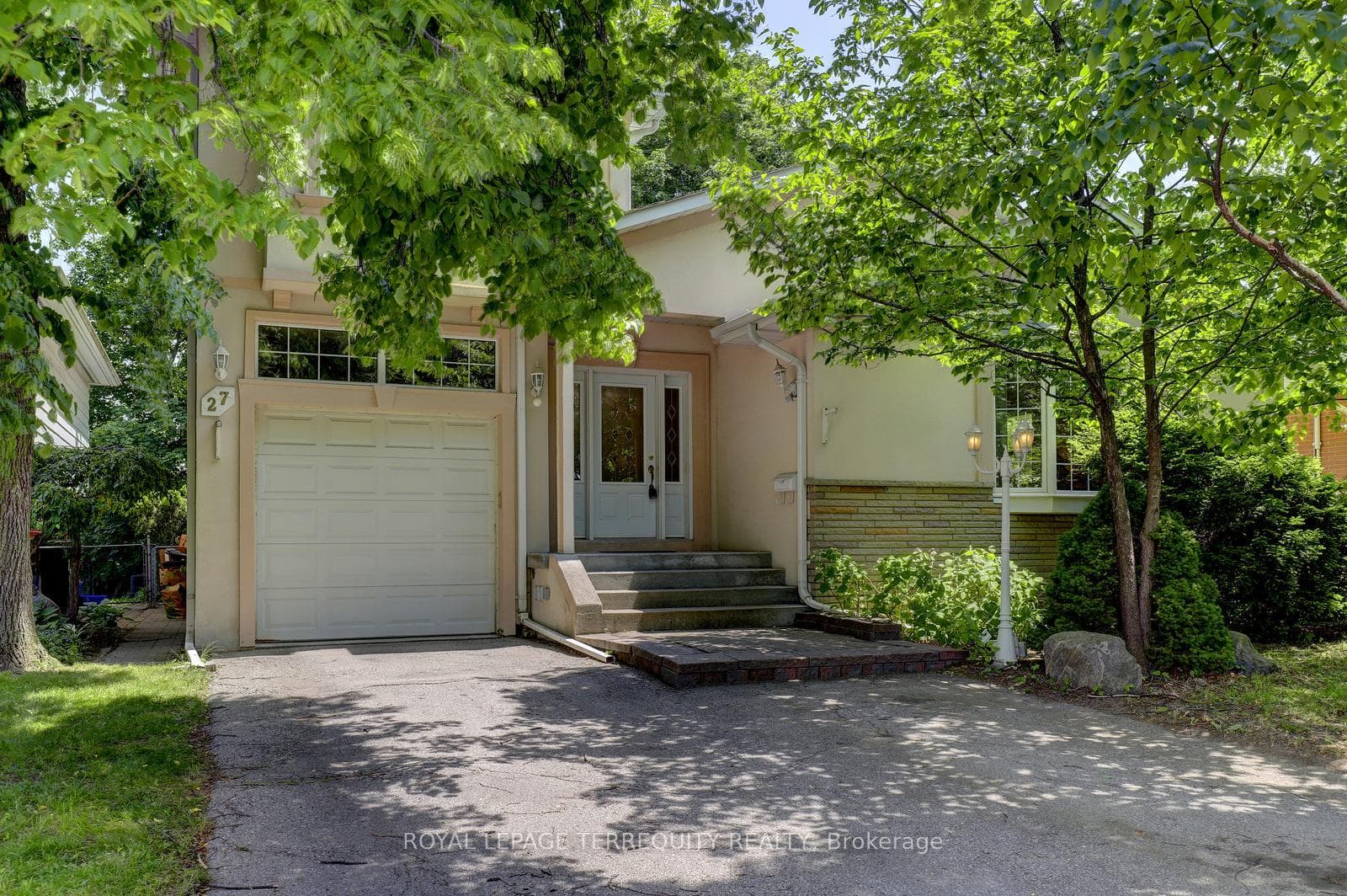27 Shadwick Drive, Etobicoke (Kingsview Village / Humber Heights), ON M9R 2V6 - Photo 1