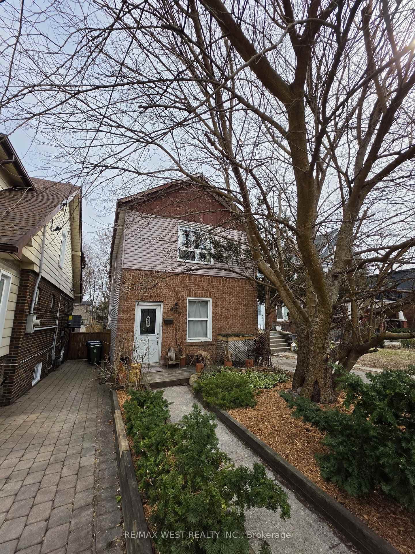 409 Woodbine Avenue, The Beaches / Upper Beaches, ON M4L 3P7 - Photo 1