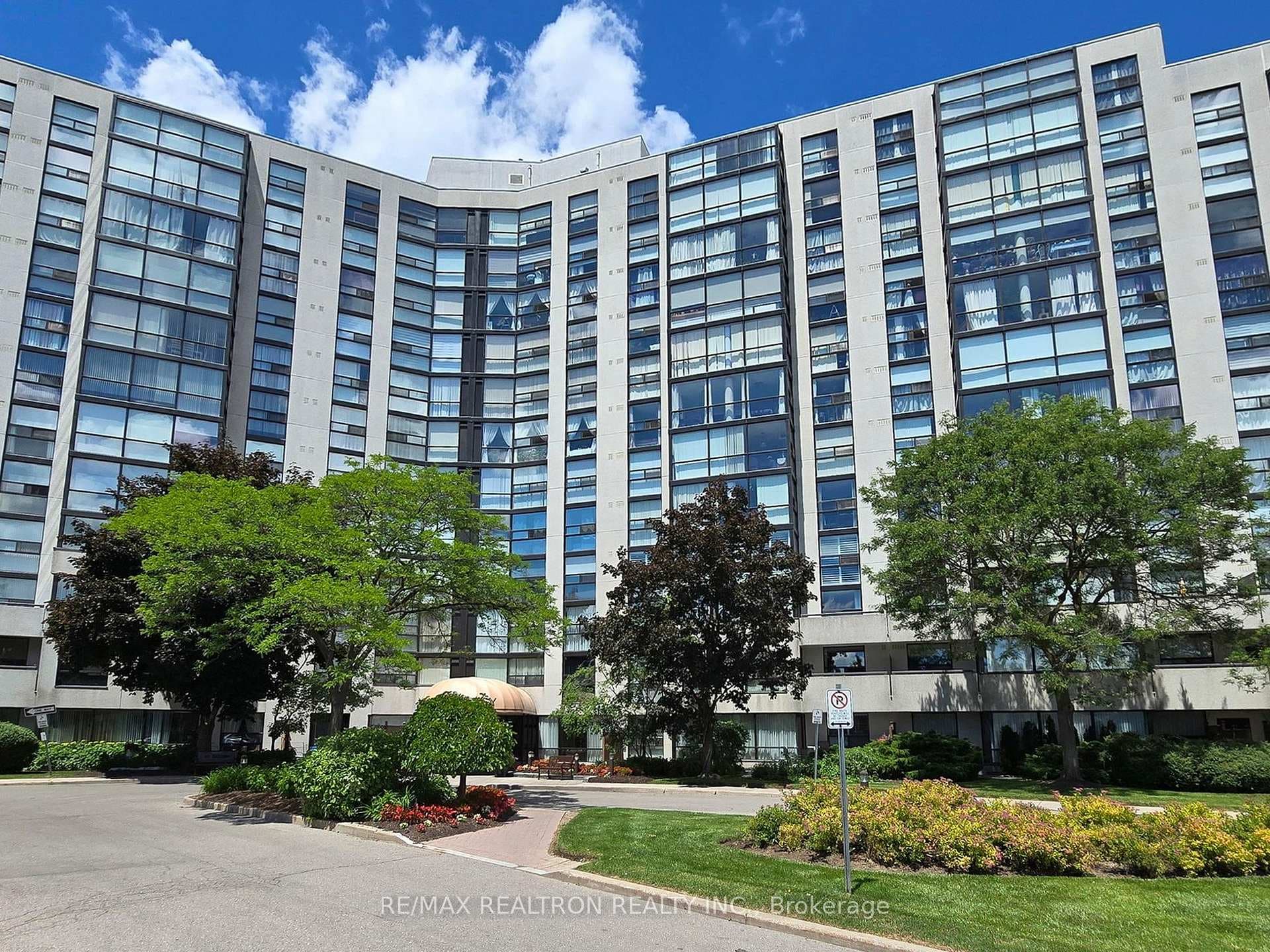 40 Harding Boulevard Unit 1015, Richmond Hill, ON L4C 9S5 - Photo 1