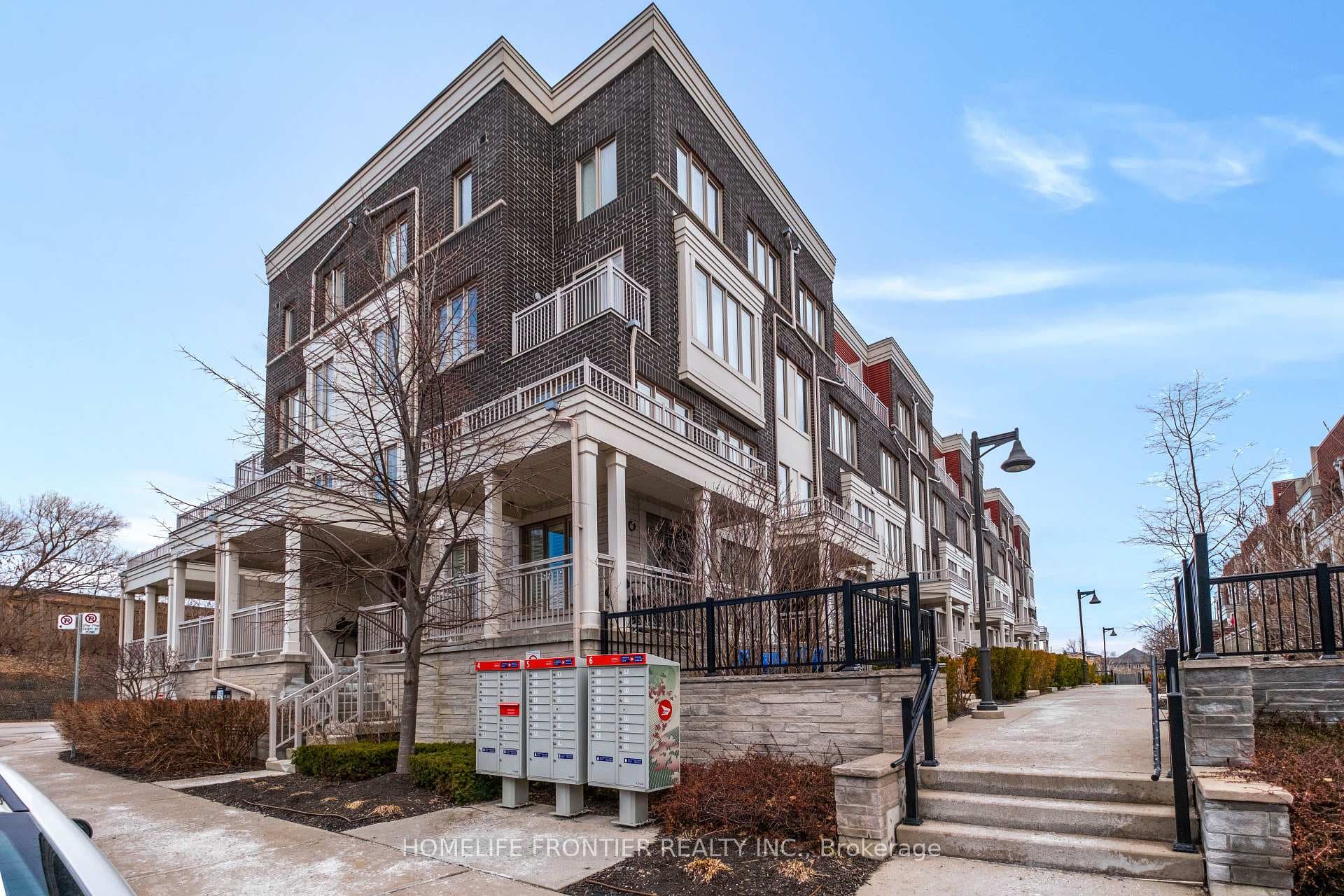 145 Long Branch Avenue Unit 29, Liberty Village / Parkdale / South Parkdale, ON M8W 0A9 - Photo 1