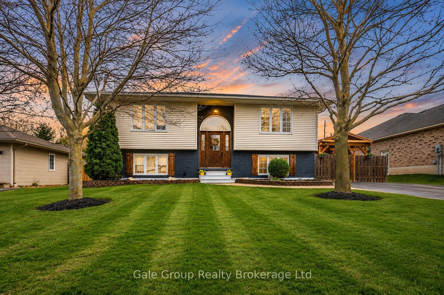 22 LORRAINE Avenue, Tillsonburg, ON N4G 4V3 - Photo 1