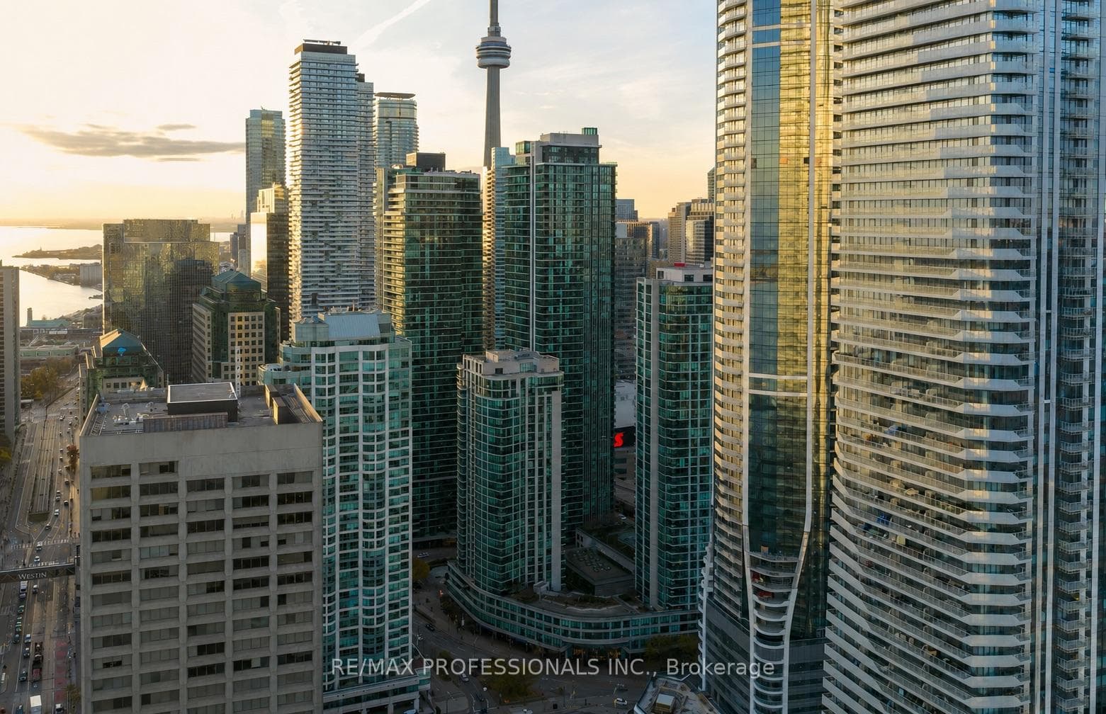 16 Yonge Street Unit 3208, Downtown Toronto / Waterfront, ON M5E 2A1 - Photo 1
