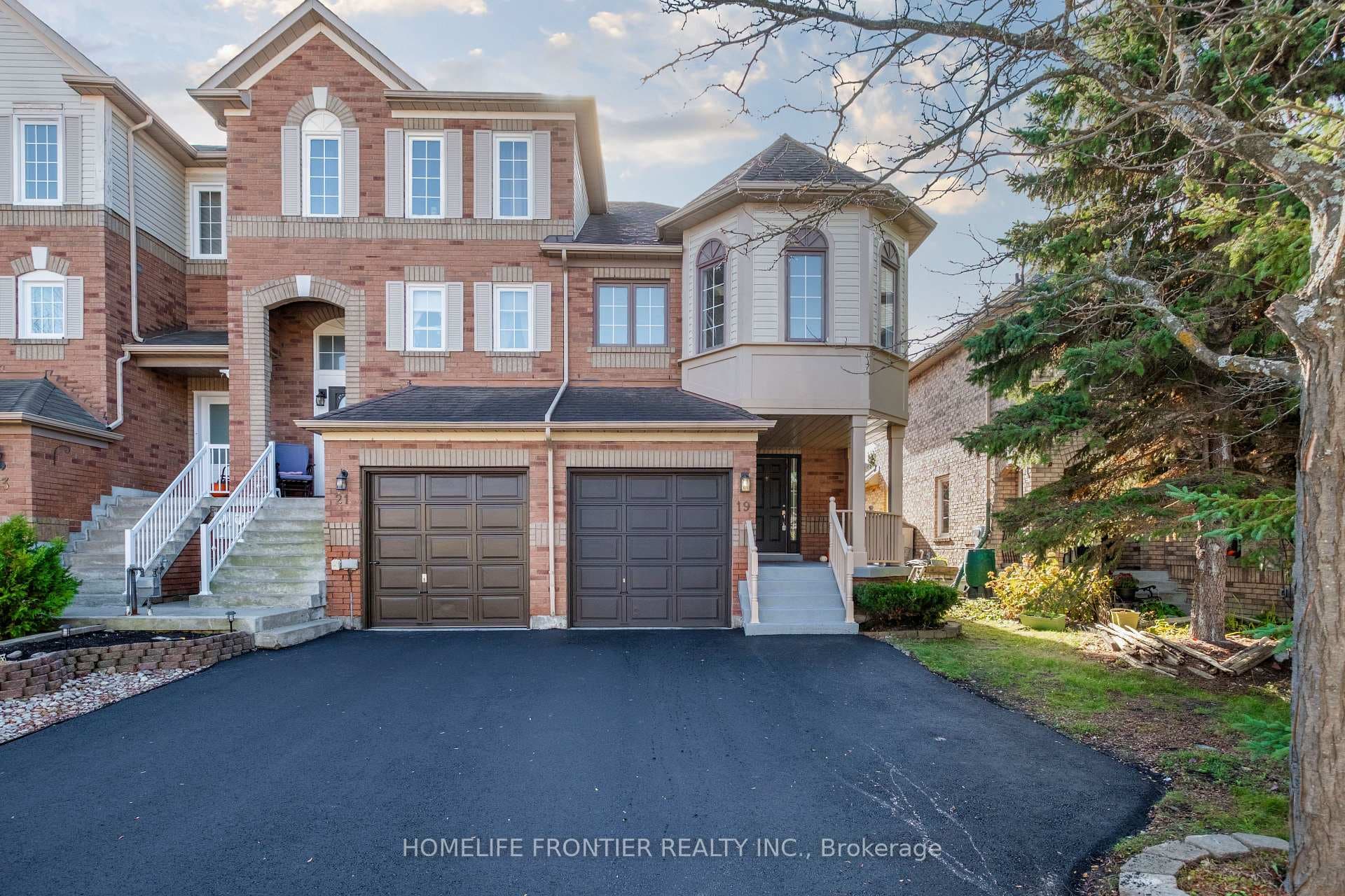 19 Bowler Street, Aurora, ON L4G 7J2 - Photo 1