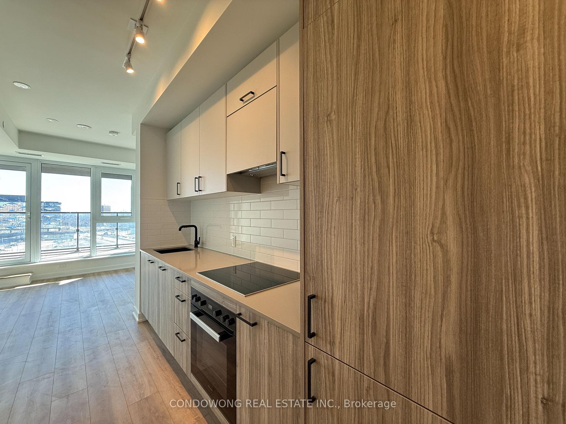 5 Quarrington Lane Unit 908, Don Mills / Parkwoods / Victoria Village, ON M3C 0S5 - Photo 1