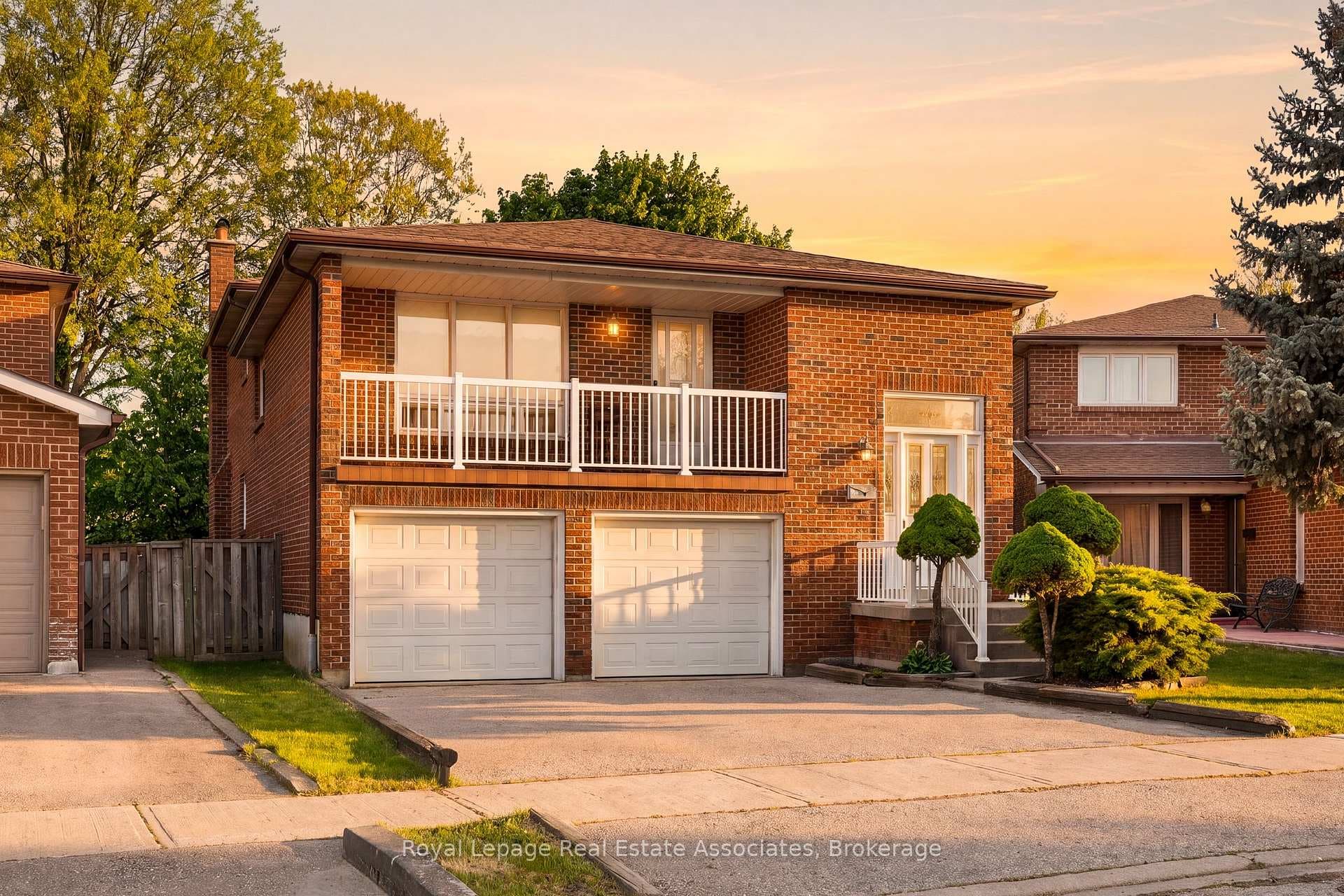 4084 Longo Circle, Mississauga, ON L4T 4C7 - Photo 1