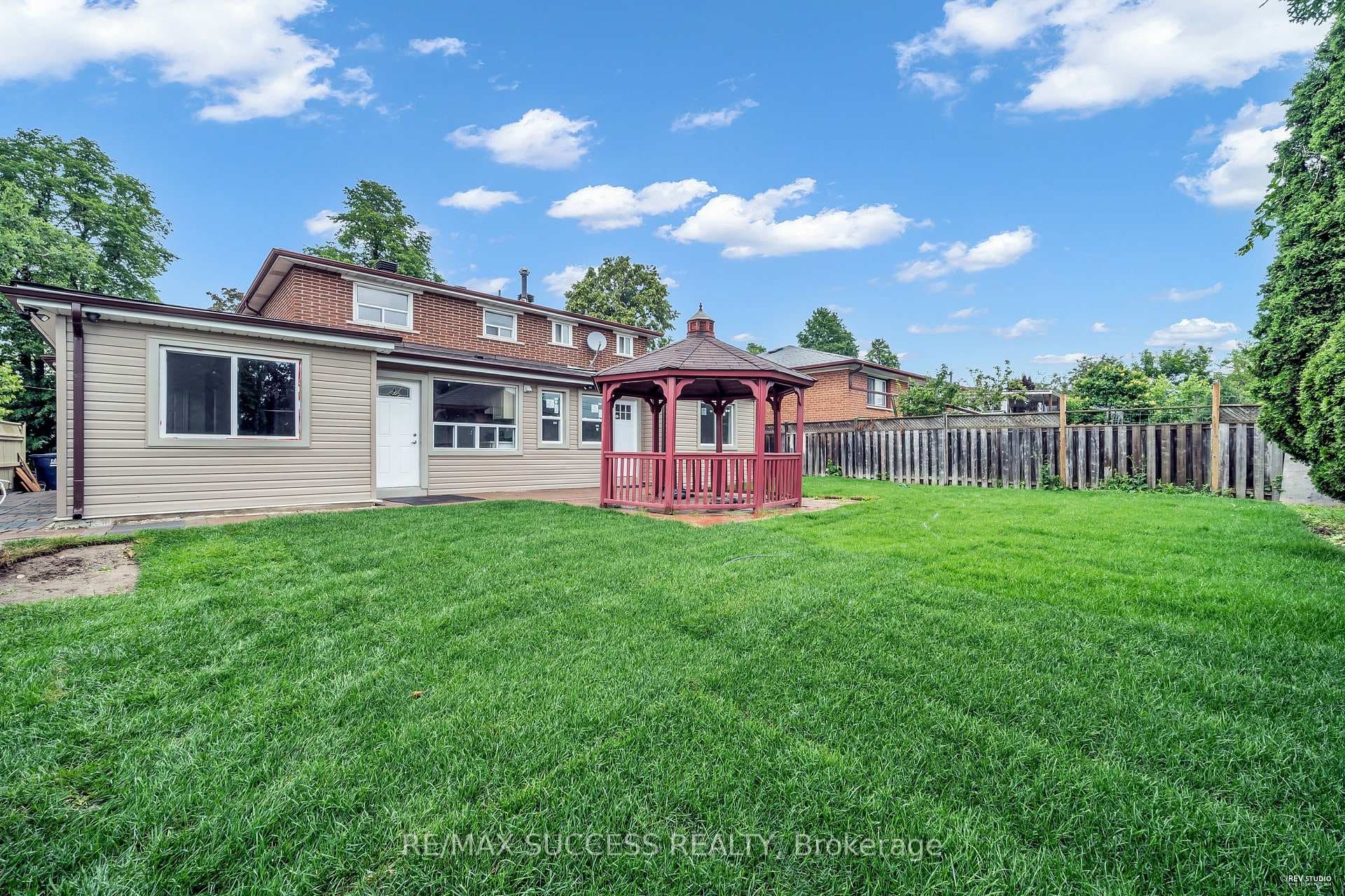 15 Killamarsh Drive Unit 02, Toronto W05
